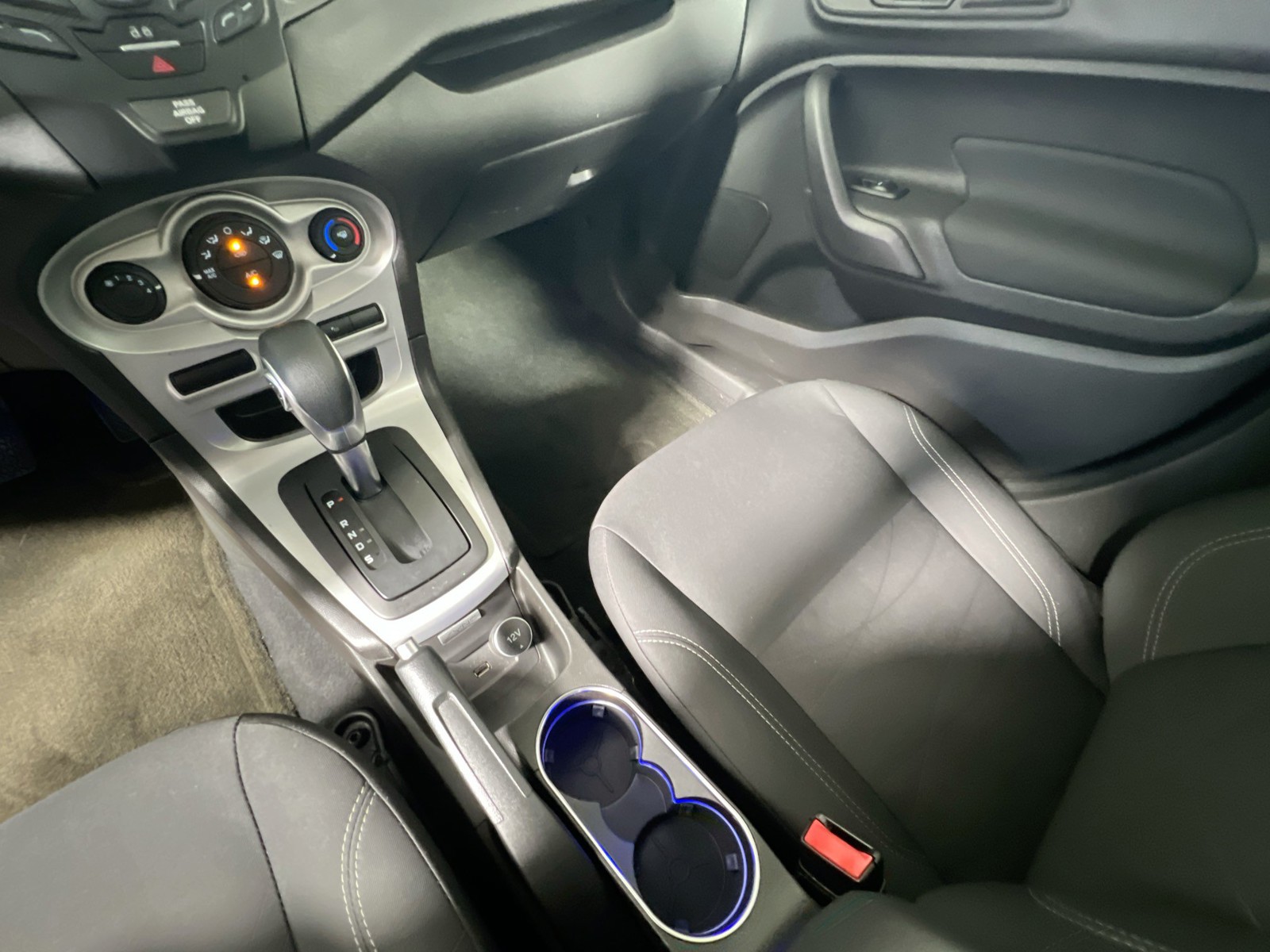 Used 2018 Shadow Black Ford SE image 21