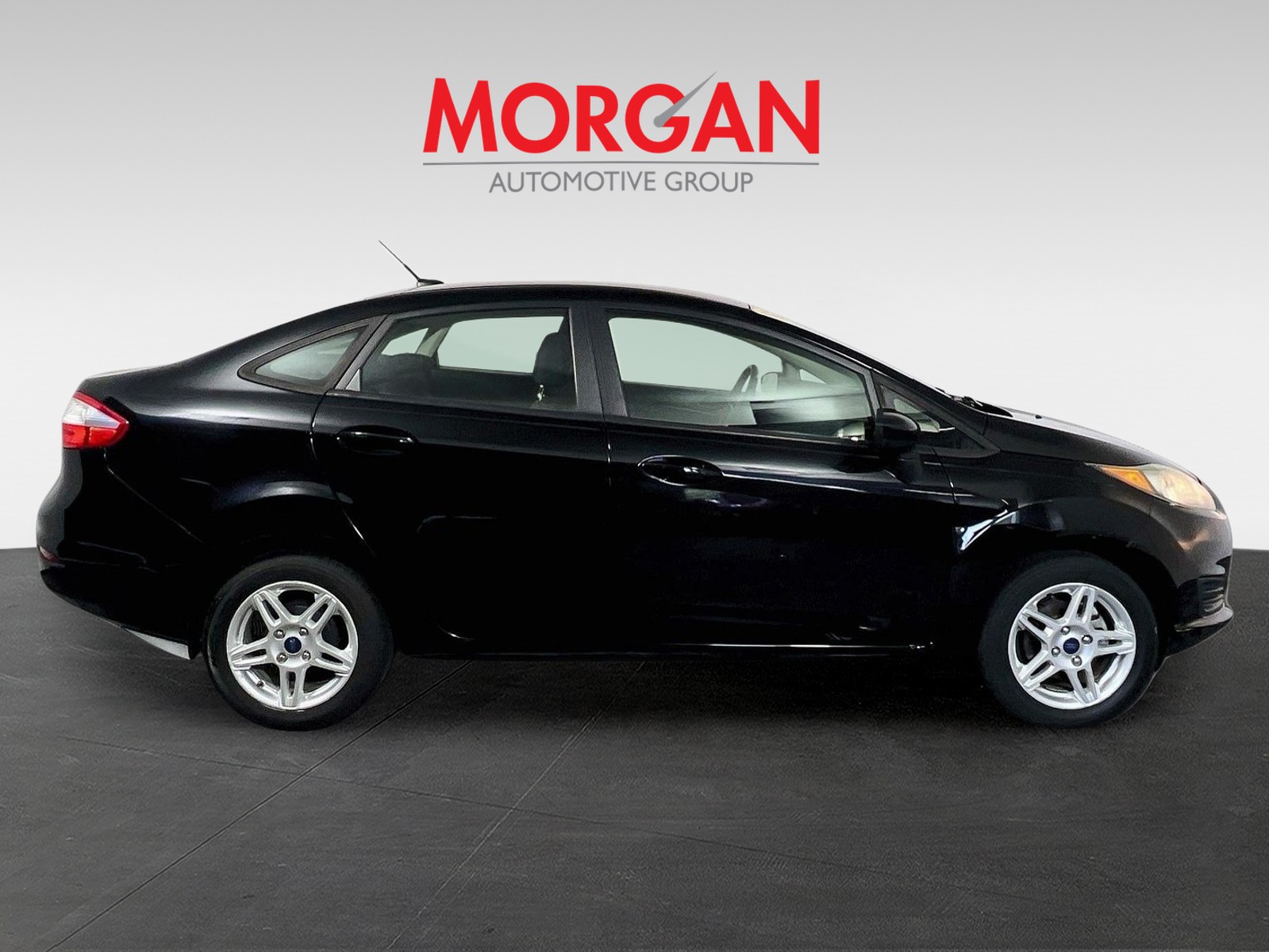 Used 2018 Shadow Black Ford SE image 2