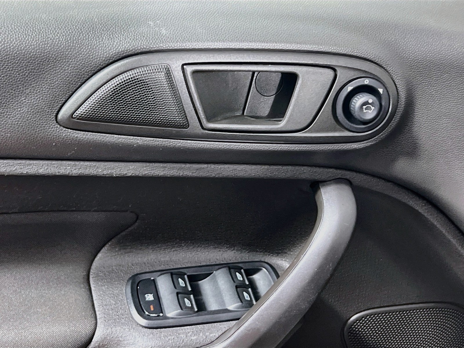 Used 2018 Shadow Black Ford SE image 14