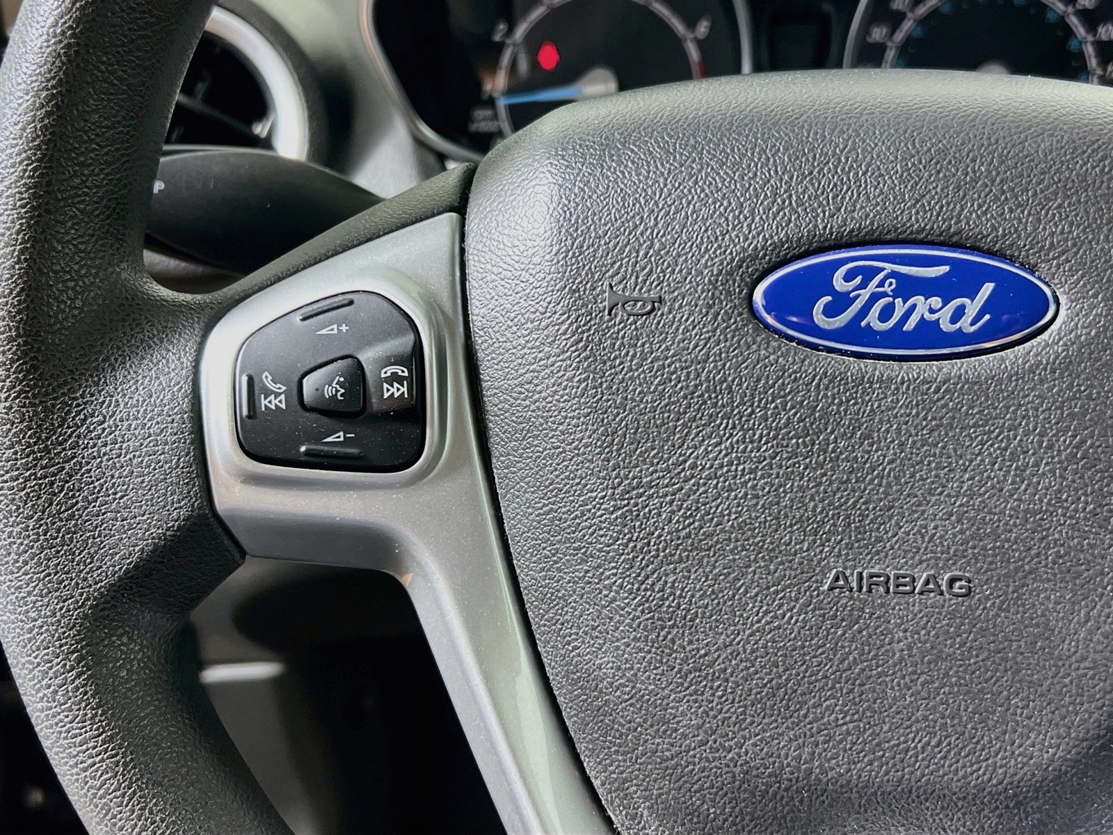 Used 2018 Shadow Black Ford SE image 16