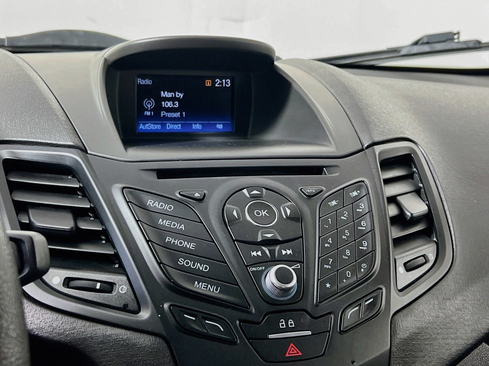 Used 2018 Shadow Black Ford SE image 23