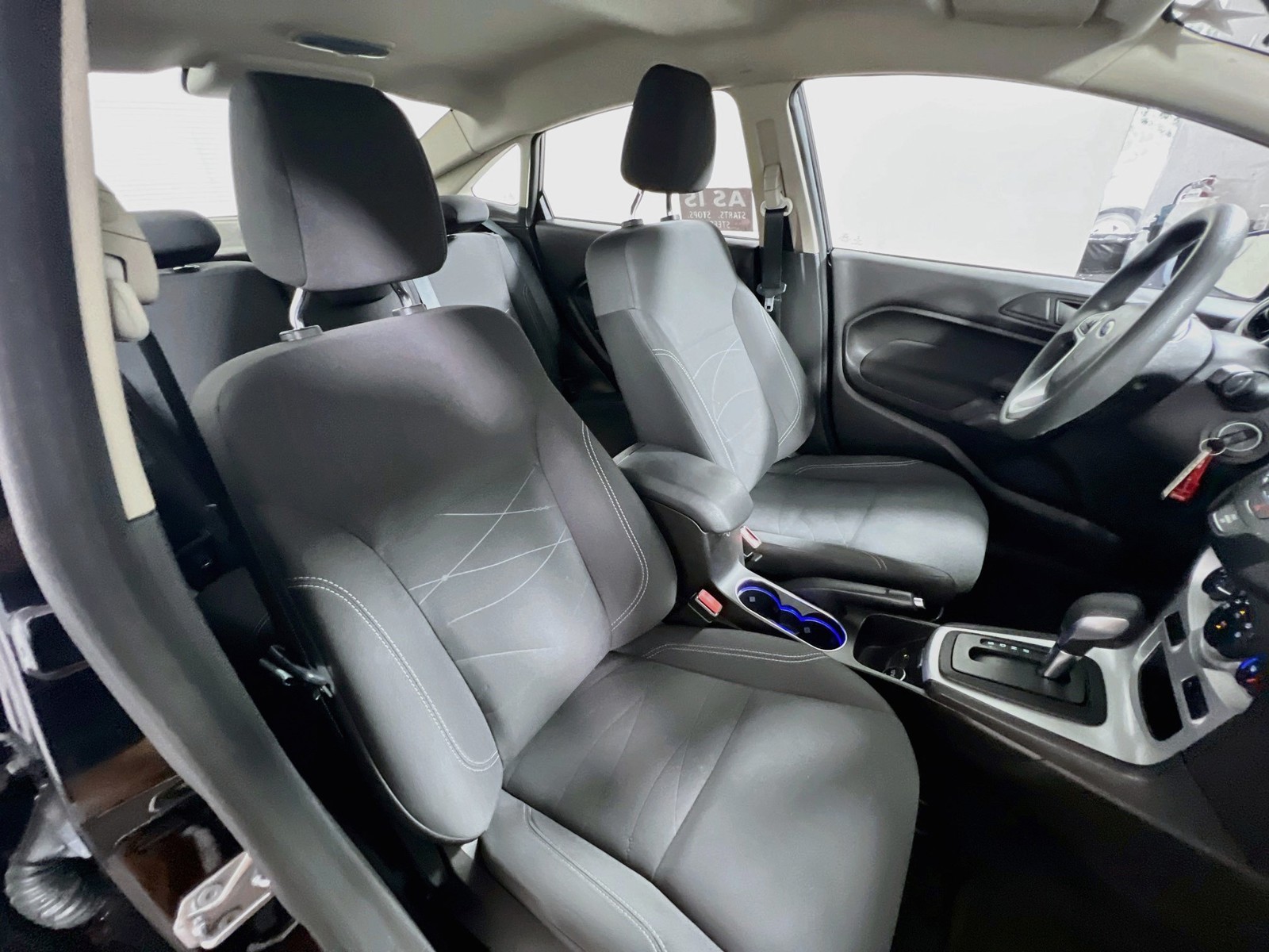 Used 2018 Shadow Black Ford SE image 26