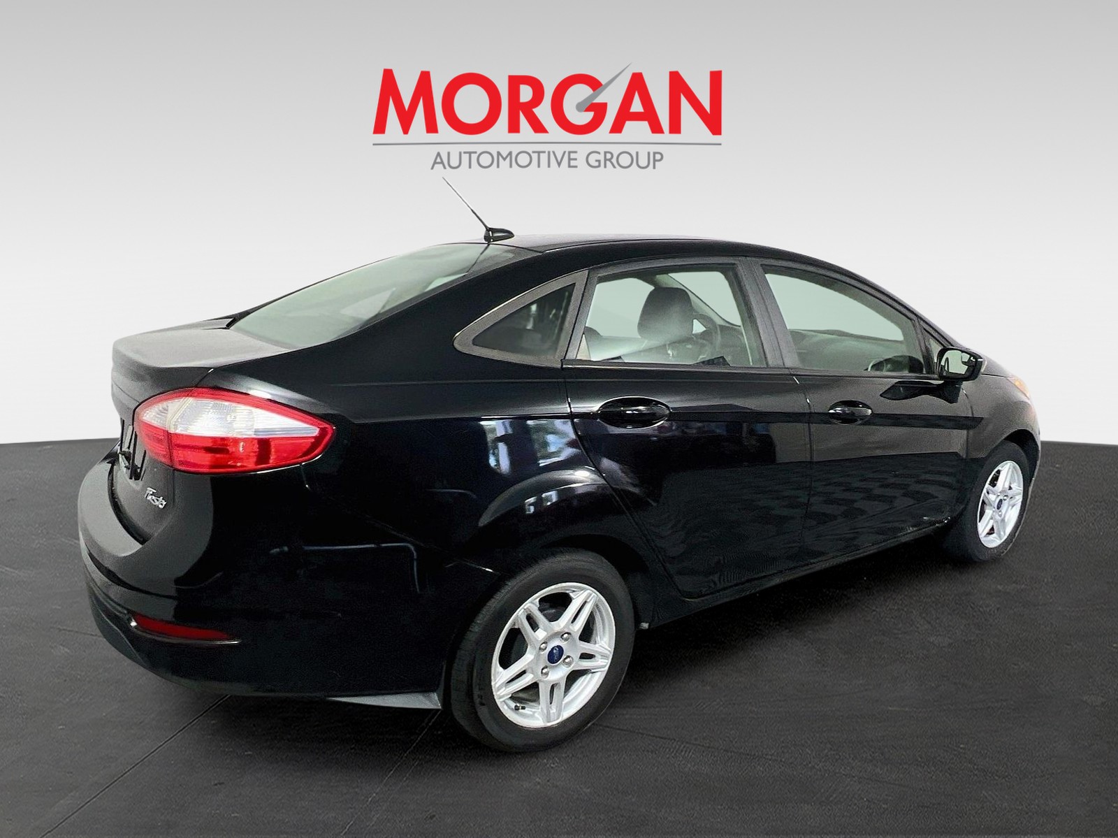 Used 2018 Shadow Black Ford SE image 3
