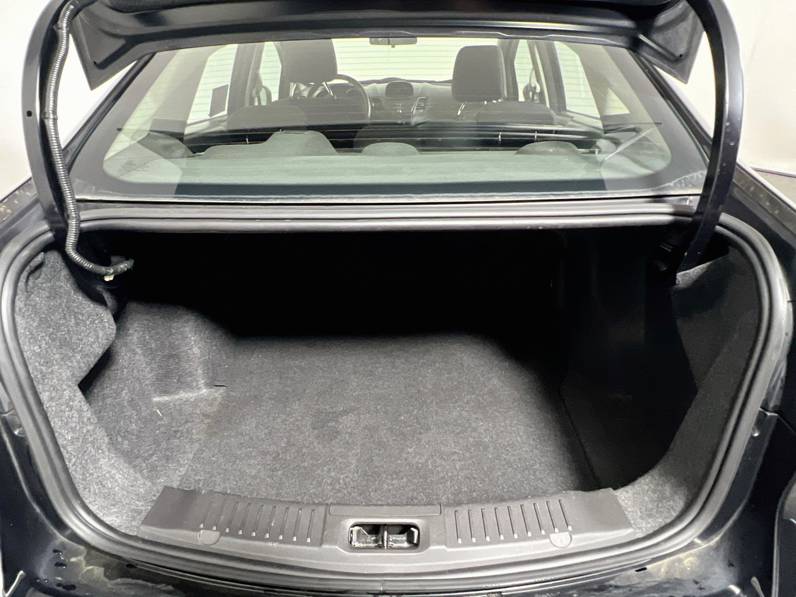 Used 2018 Shadow Black Ford SE image 29