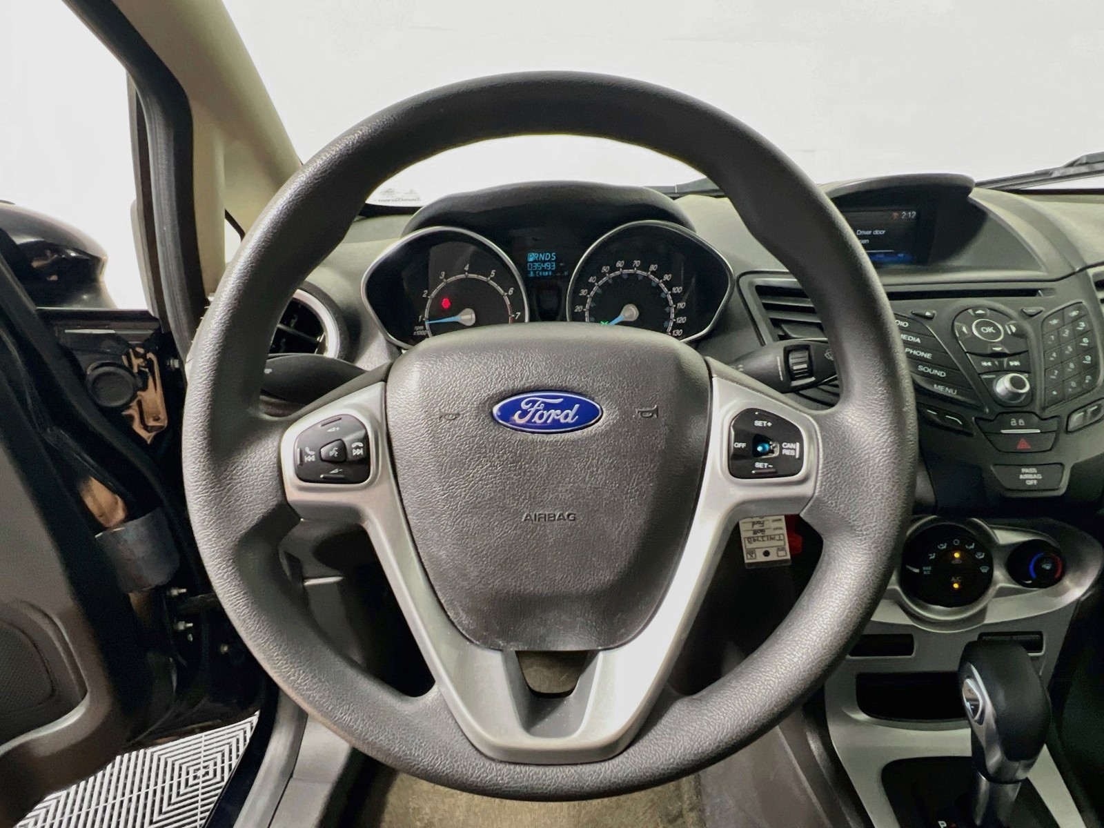 Used 2018 Shadow Black Ford SE image 15