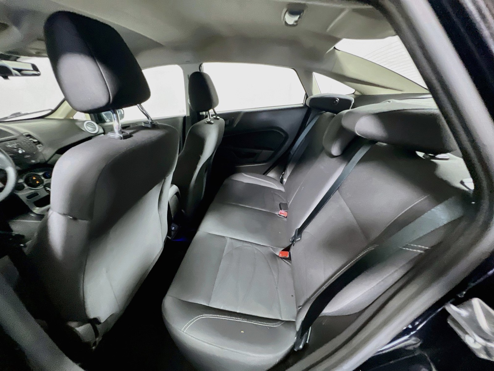 Used 2018 Shadow Black Ford SE image 24