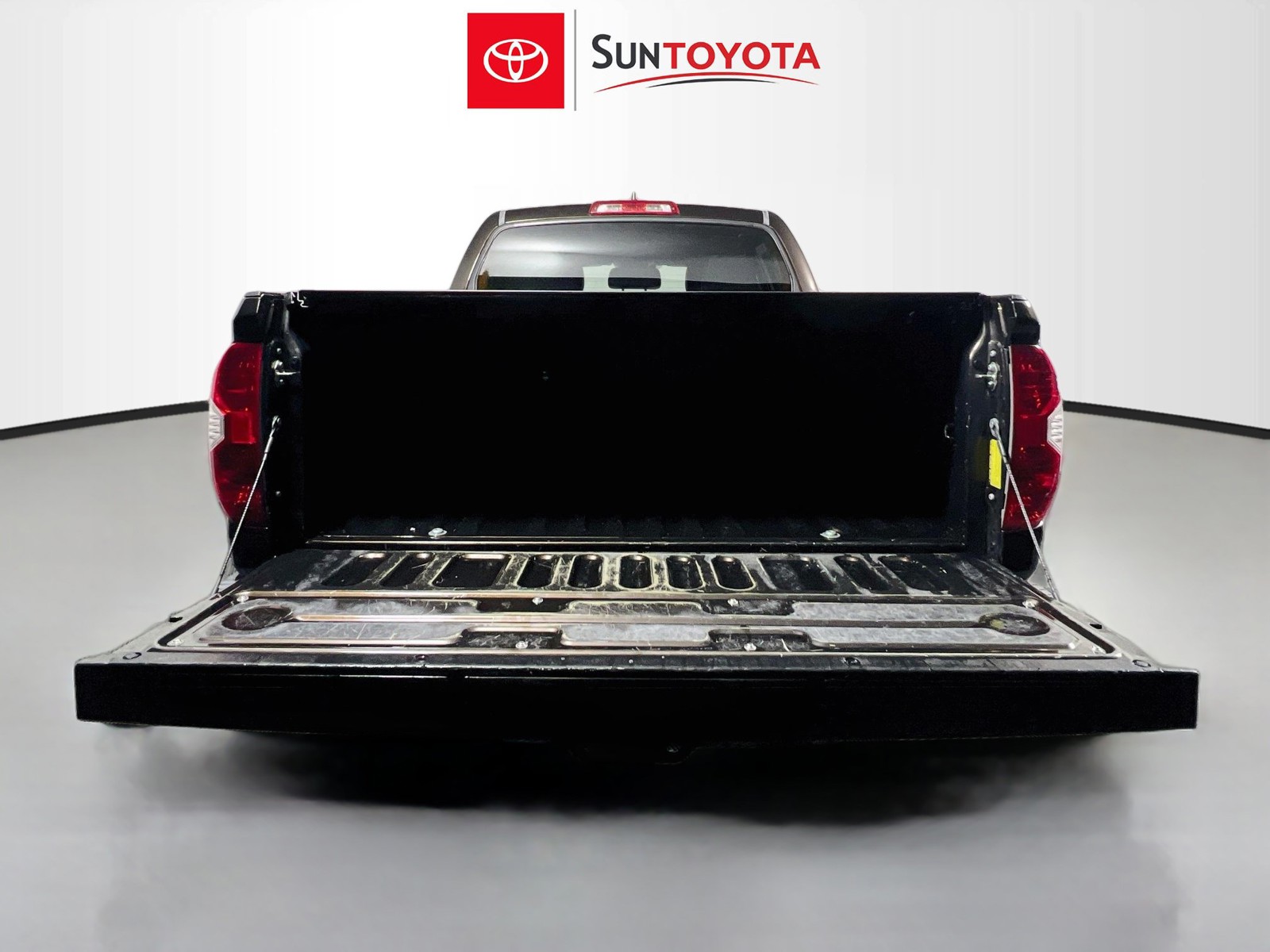 Used 2020 Smoked Mesquite Toyota Limited image 30