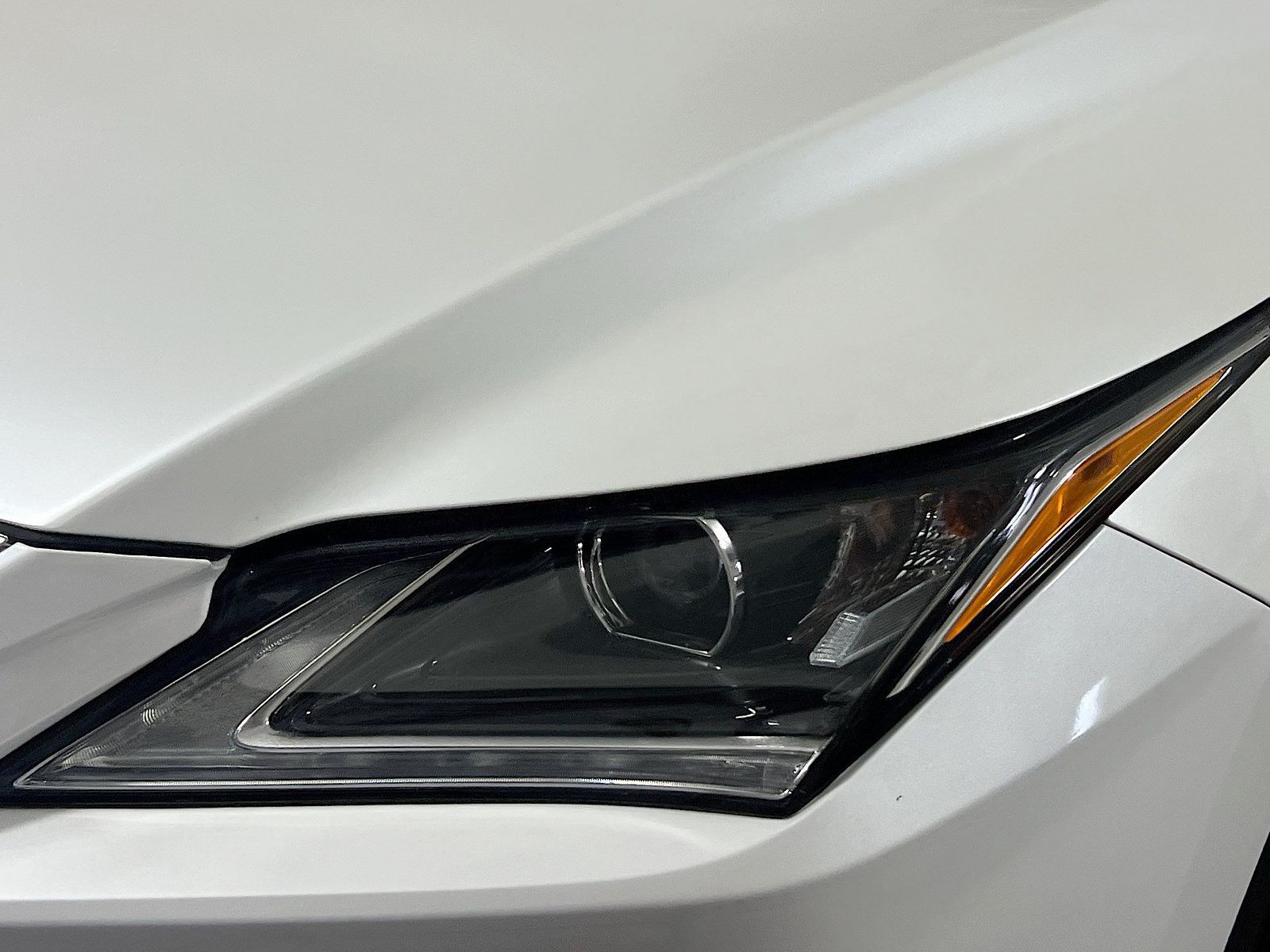 Used 2019 Eminent White Pearl Lexus 350 image 9