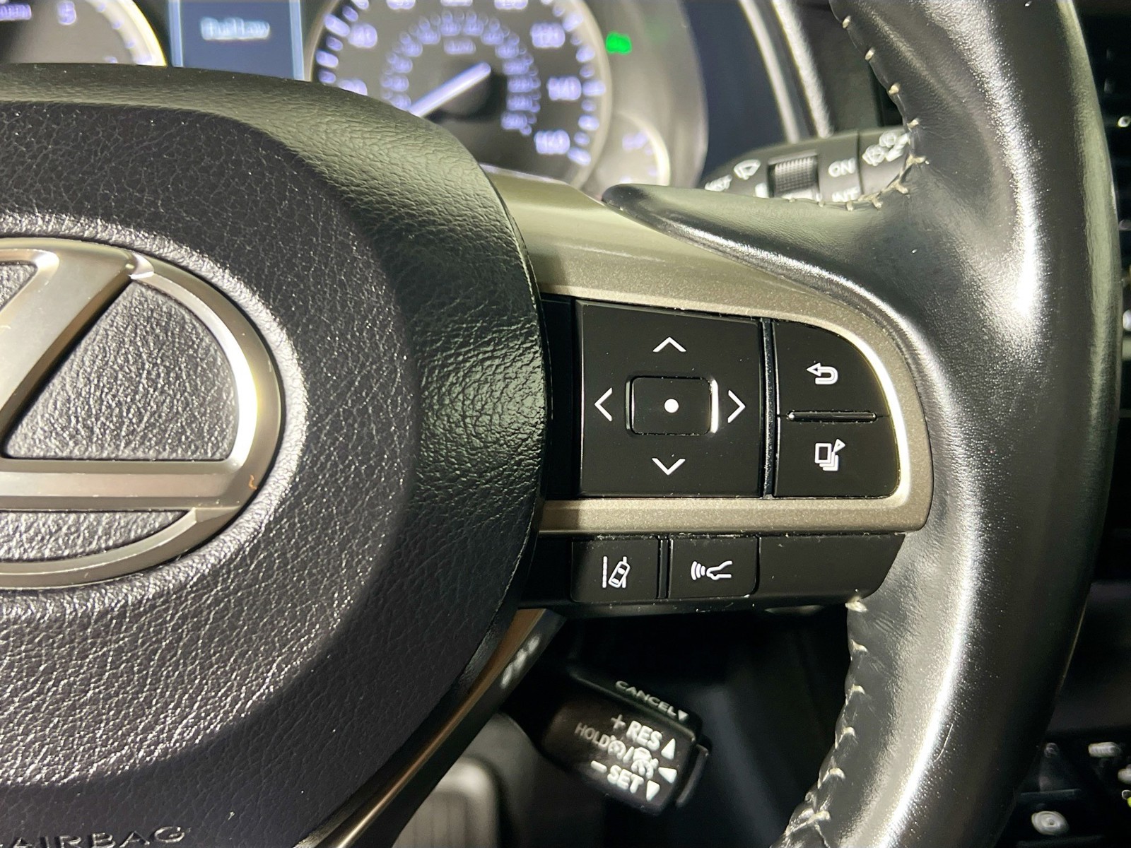 Used 2019 Eminent White Pearl Lexus 350 image 17