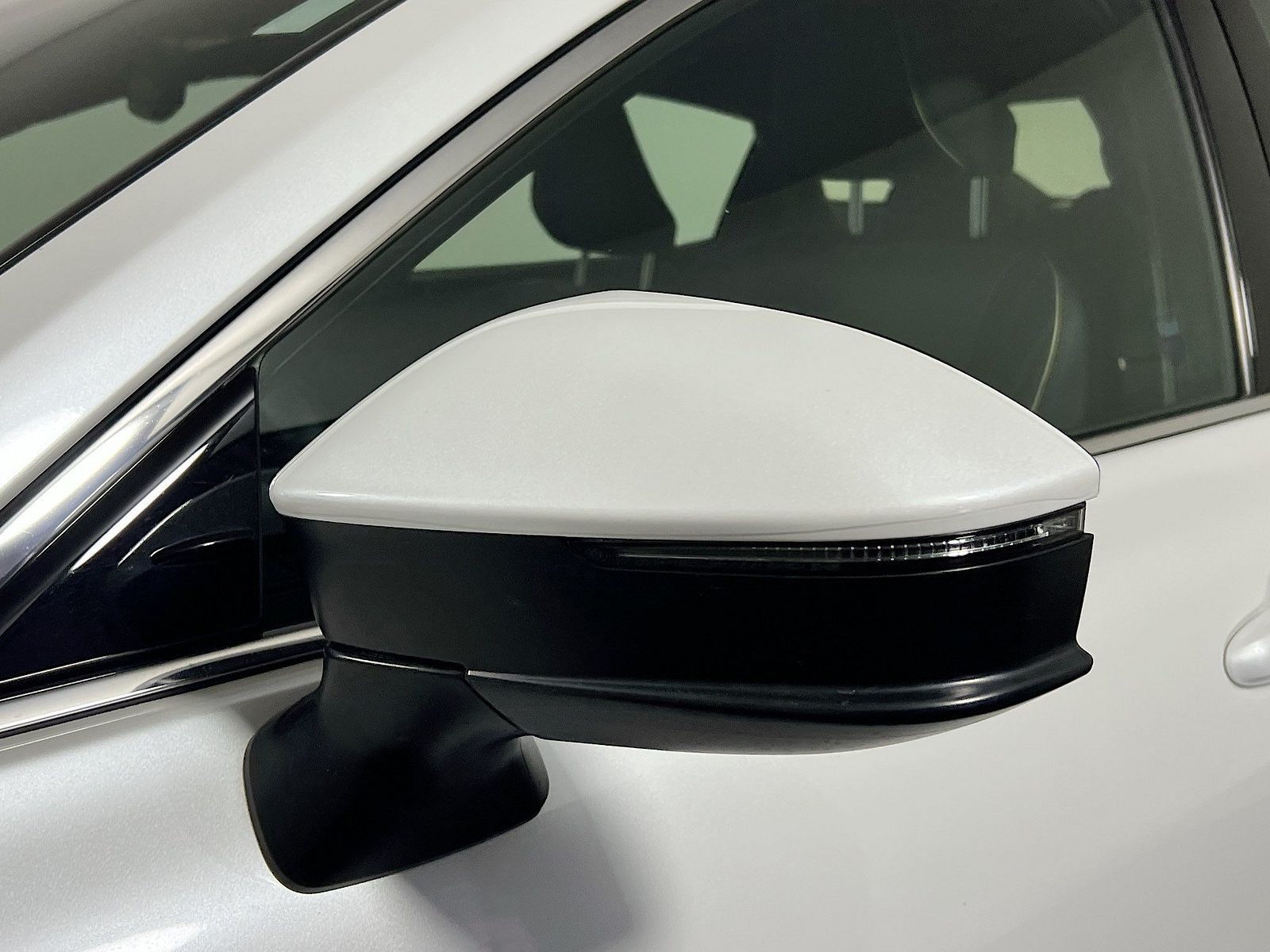 Used 2023 Oxygen White Toyota Limited image 10
