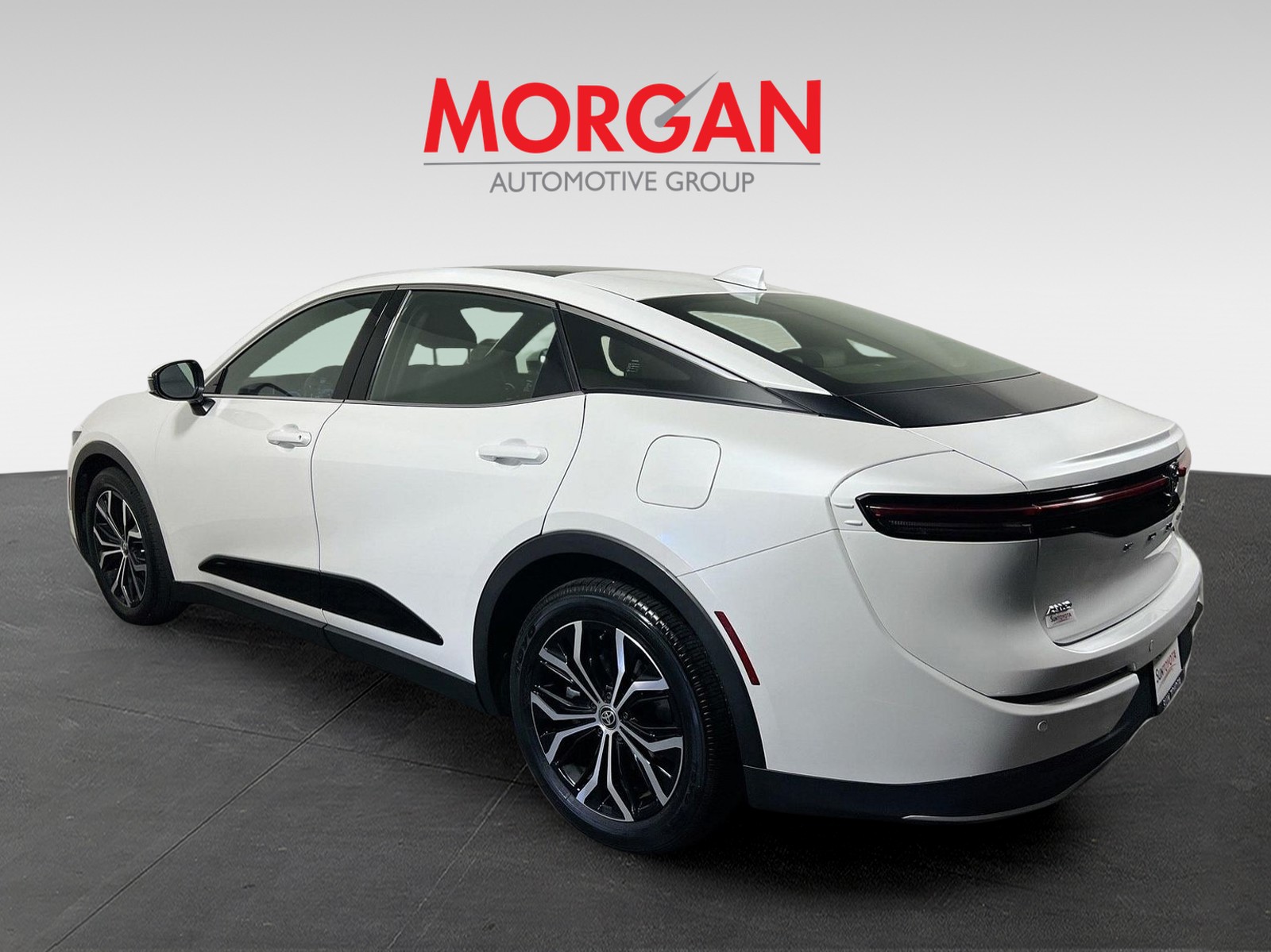 Used 2023 Oxygen White Toyota Limited image 5