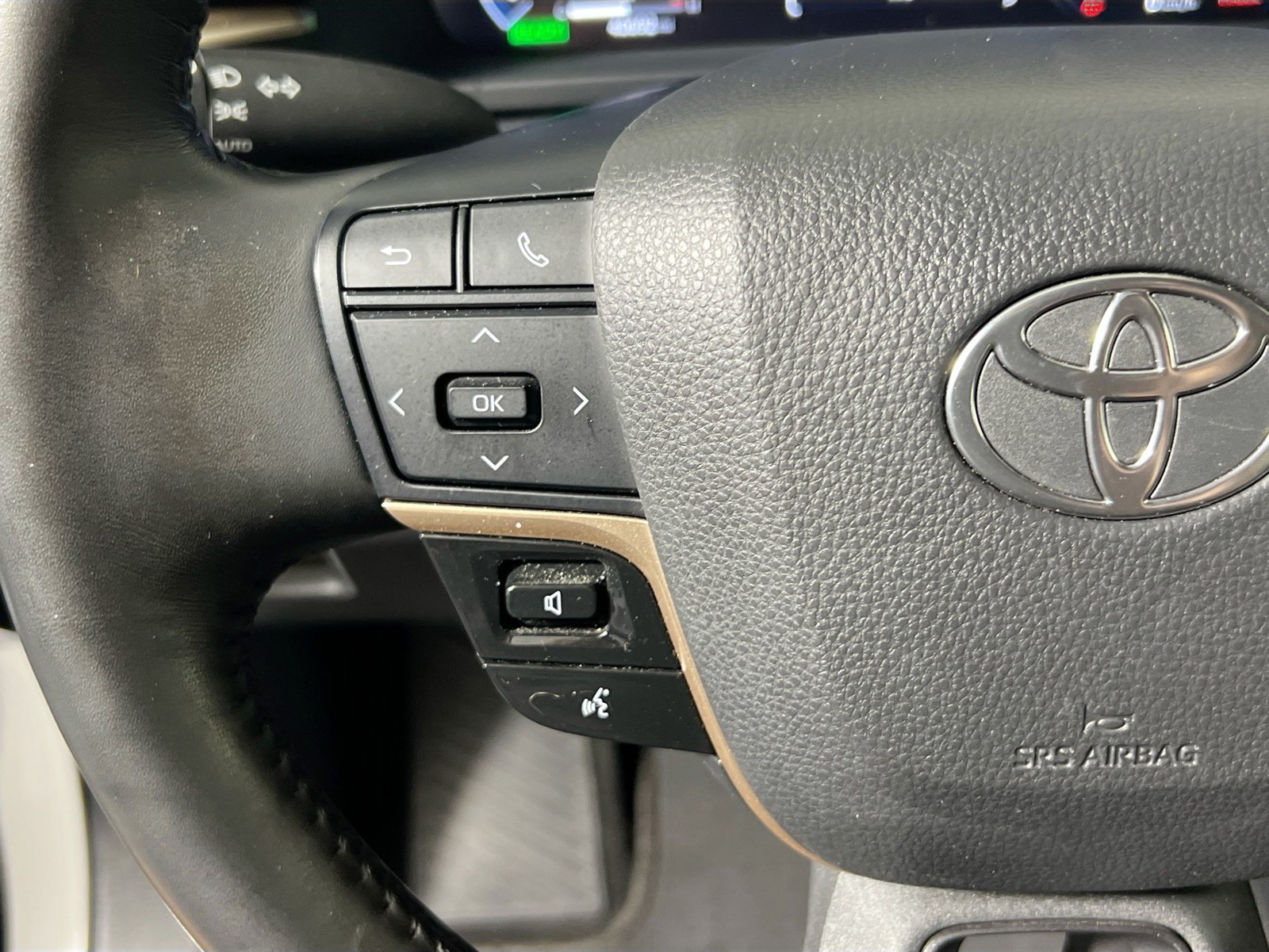 Used 2023 Oxygen White Toyota Limited image 16