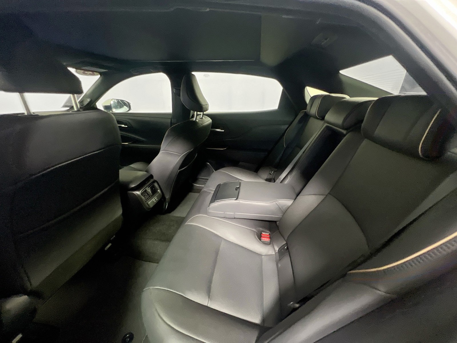 Used 2023 Oxygen White Toyota Limited image 25