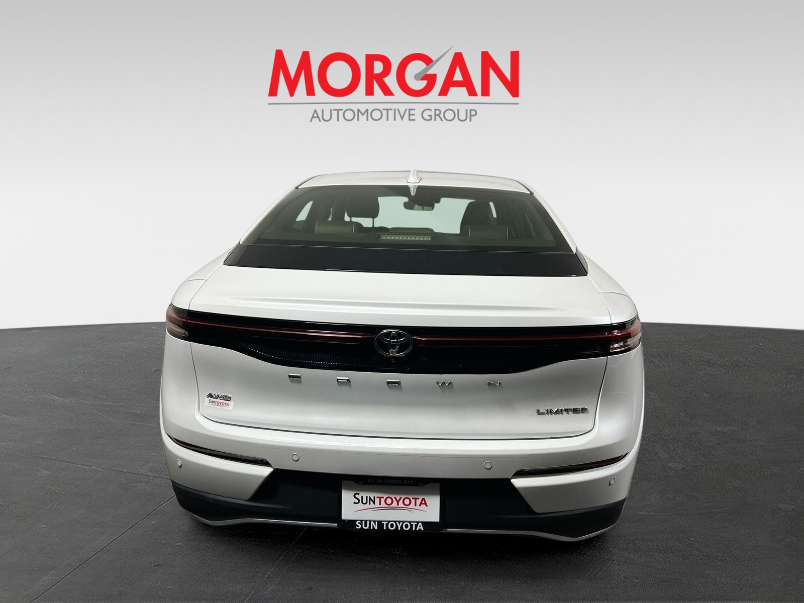 Used 2023 Oxygen White Toyota Limited image 4