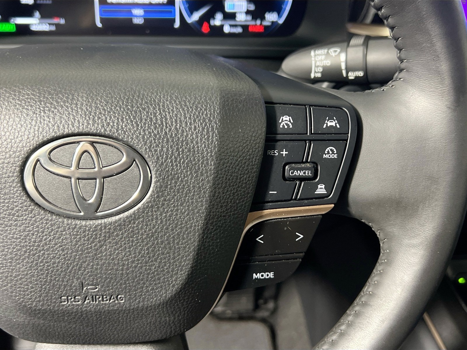Used 2023 Oxygen White Toyota Limited image 17