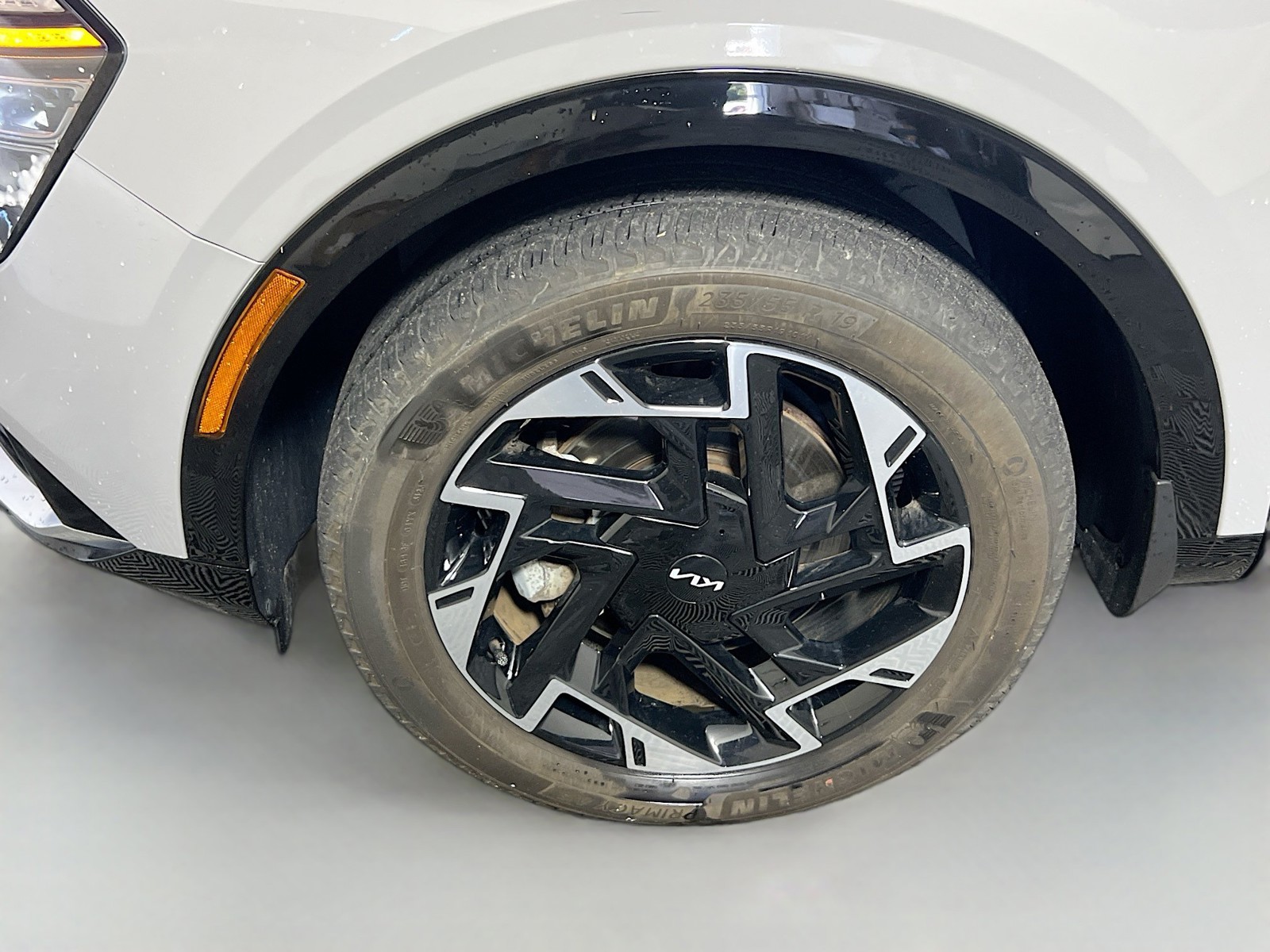 Used 2024 Wolf Gray Kia SX-Prestige image 11