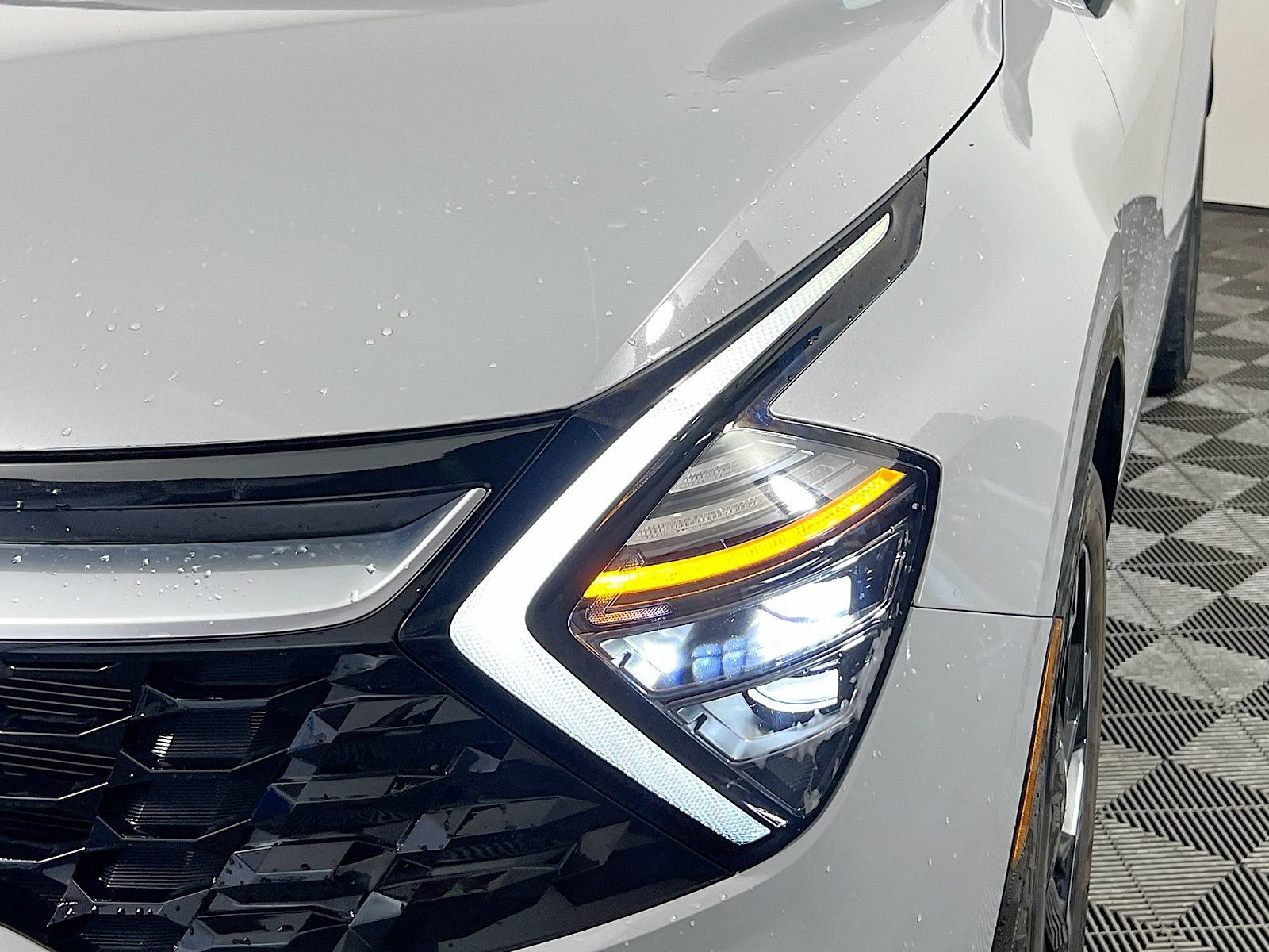 Used 2024 Wolf Gray Kia SX-Prestige image 9