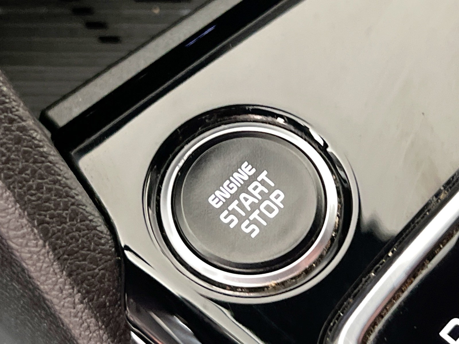 Used 2024 Wolf Gray Kia SX-Prestige image 20