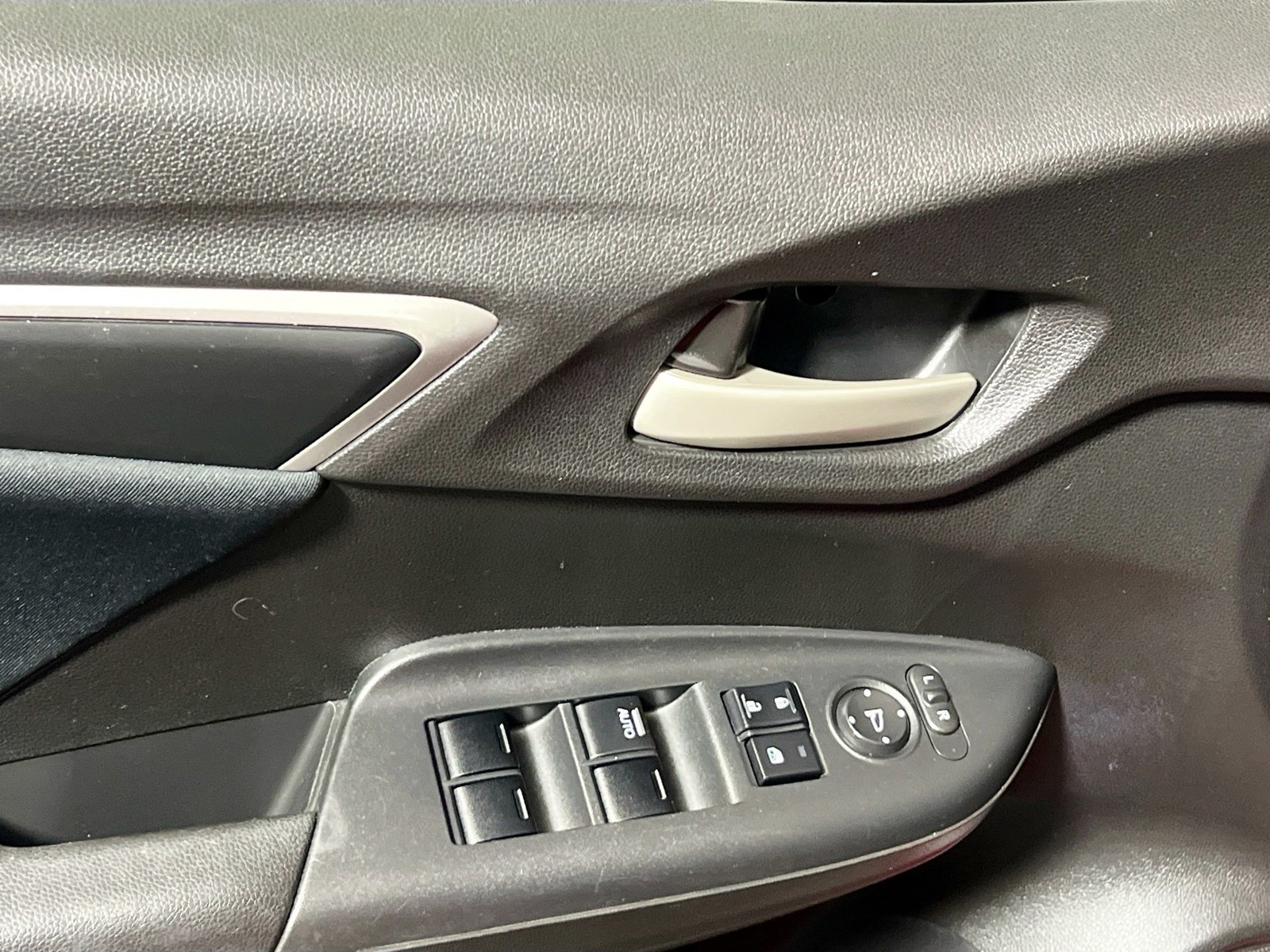 Used 2016 Milano Red Honda LX image 14