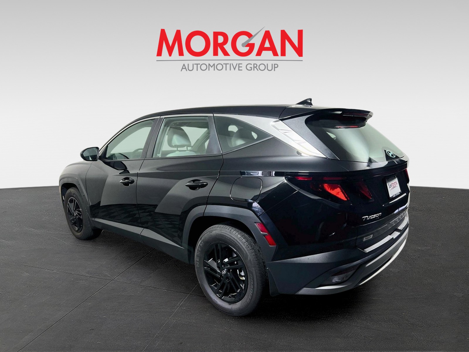 Used 2025 Phantom Black Hyundai SE image 5