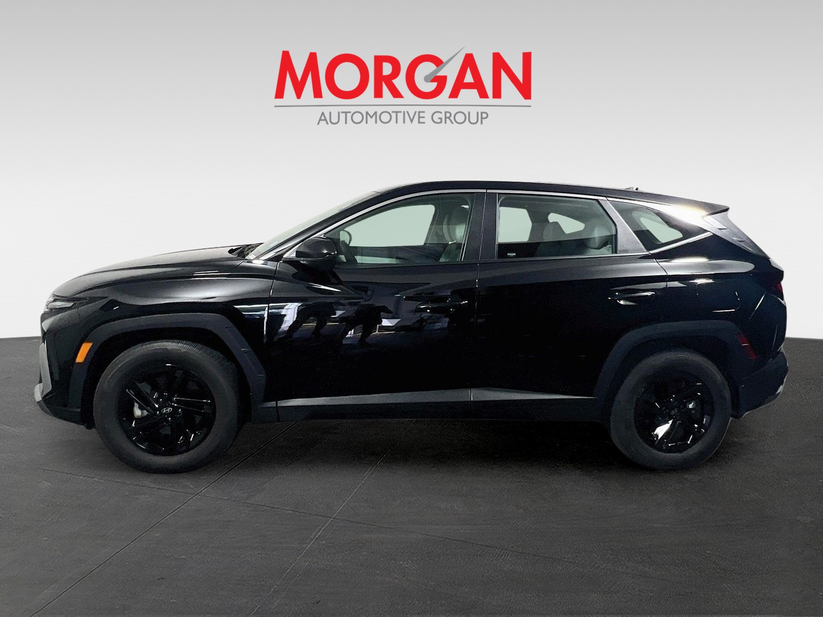 Used 2025 Phantom Black Hyundai SE image 6