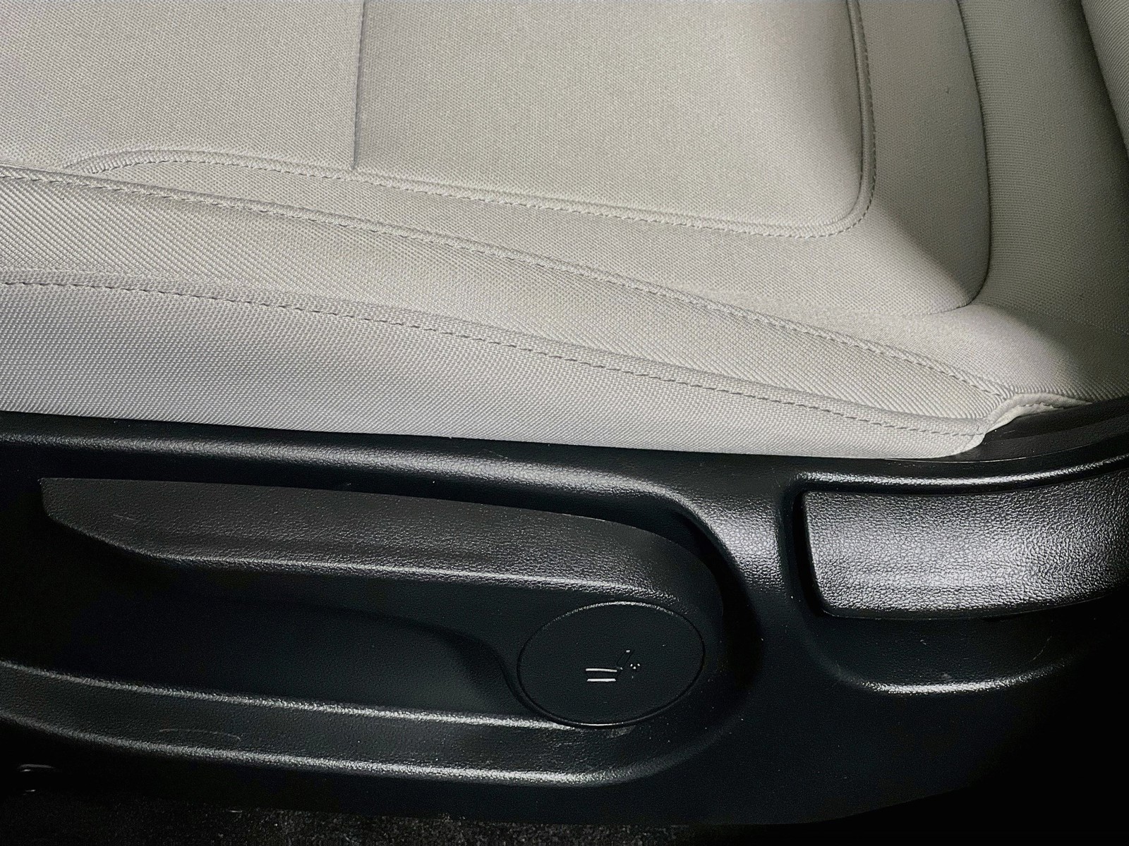 Used 2025 Phantom Black Hyundai SE image 13