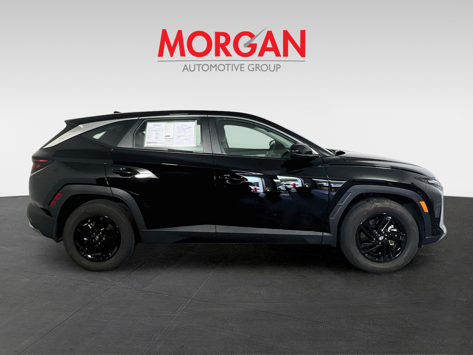 Used 2025 Phantom Black Hyundai SE image 2