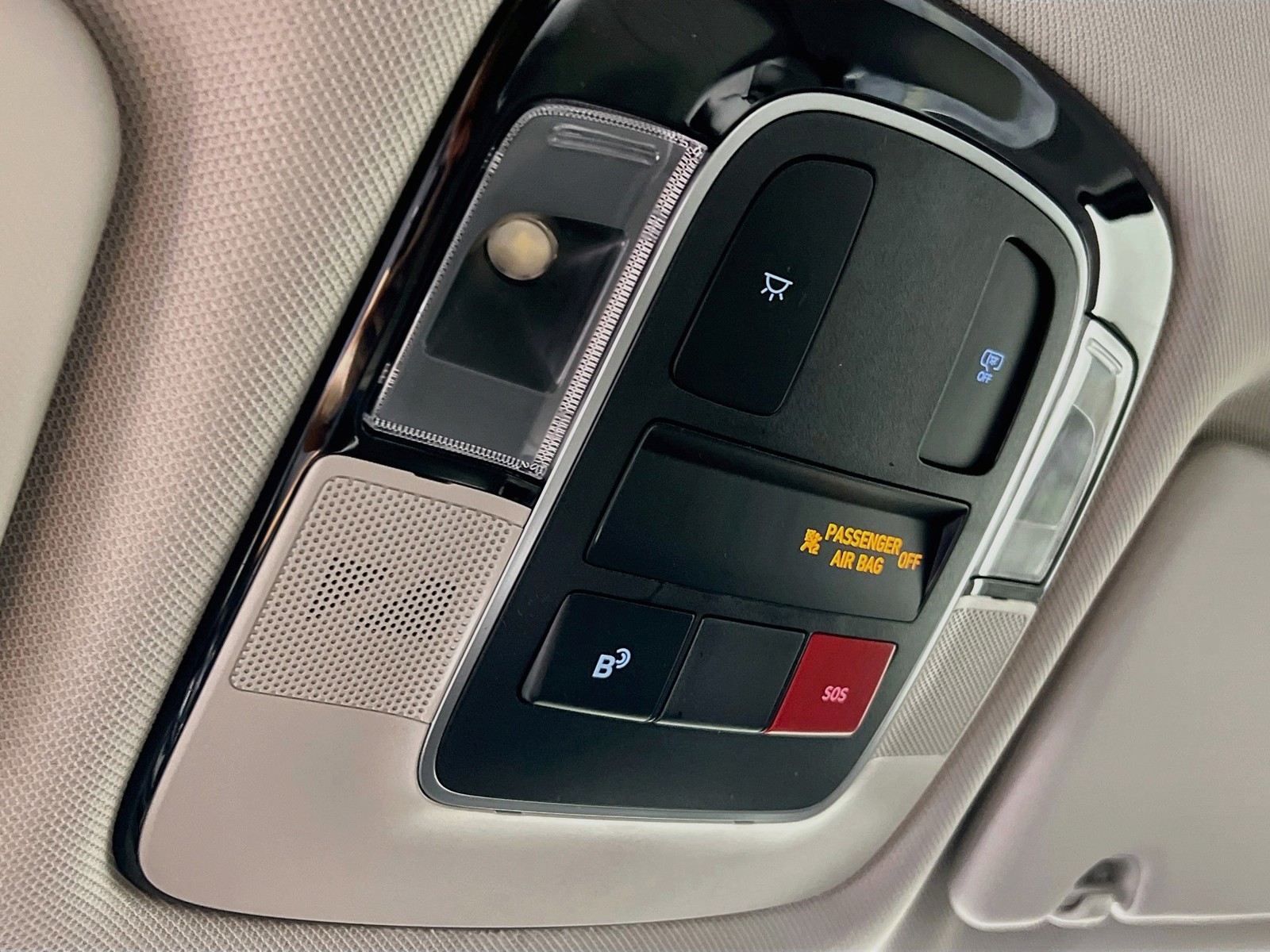 Used 2025 Phantom Black Hyundai SE image 18