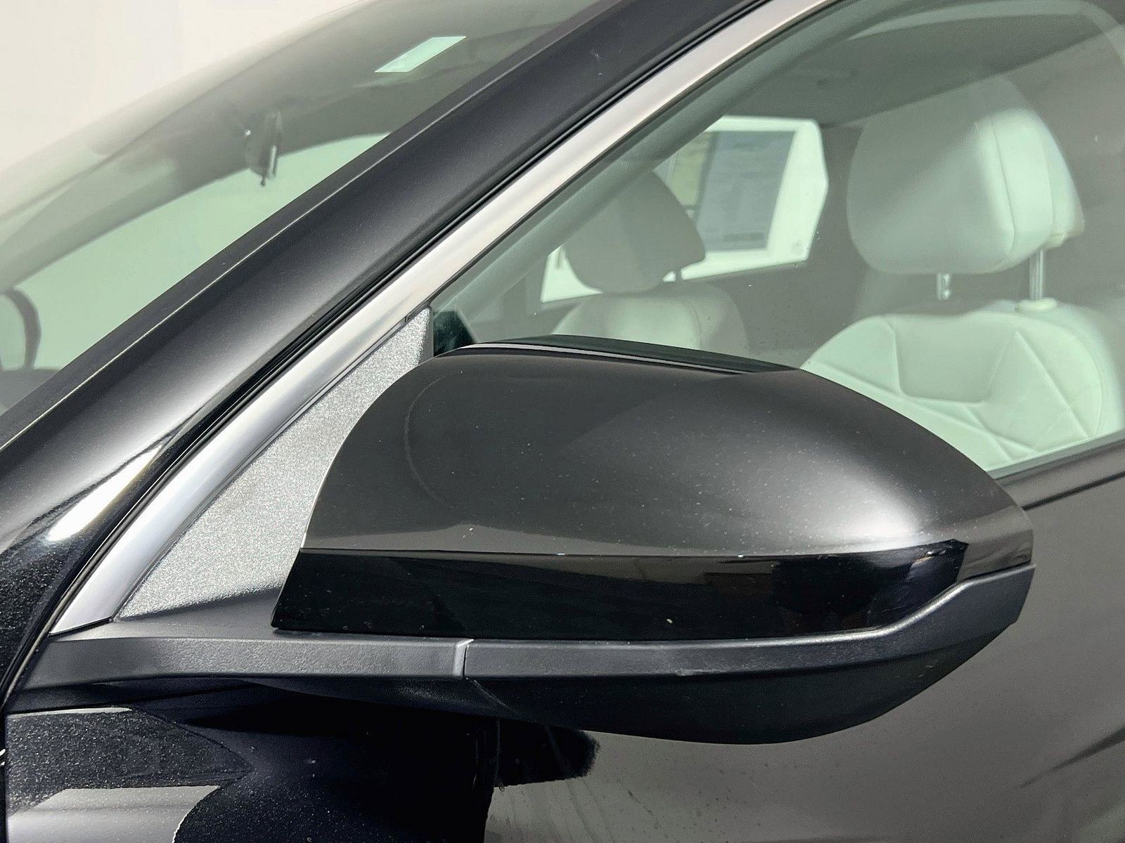 Used 2025 Phantom Black Hyundai SE image 10
