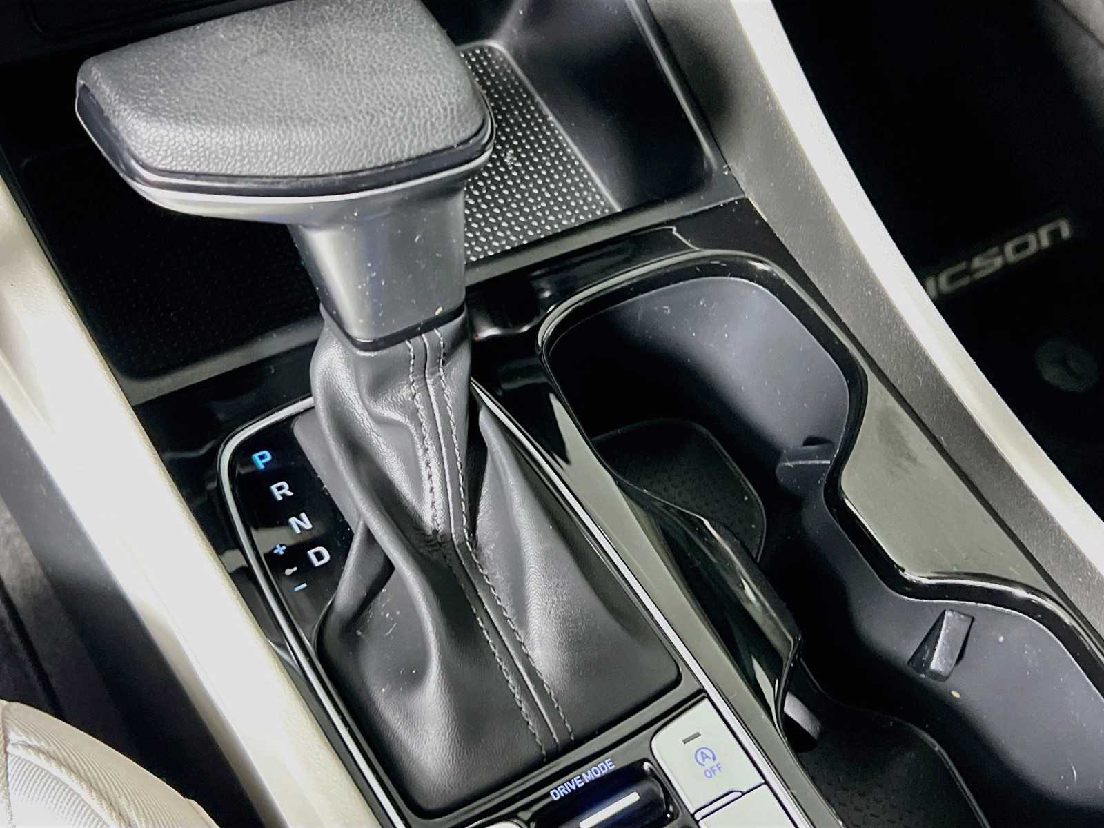 Used 2025 Phantom Black Hyundai SE image 21