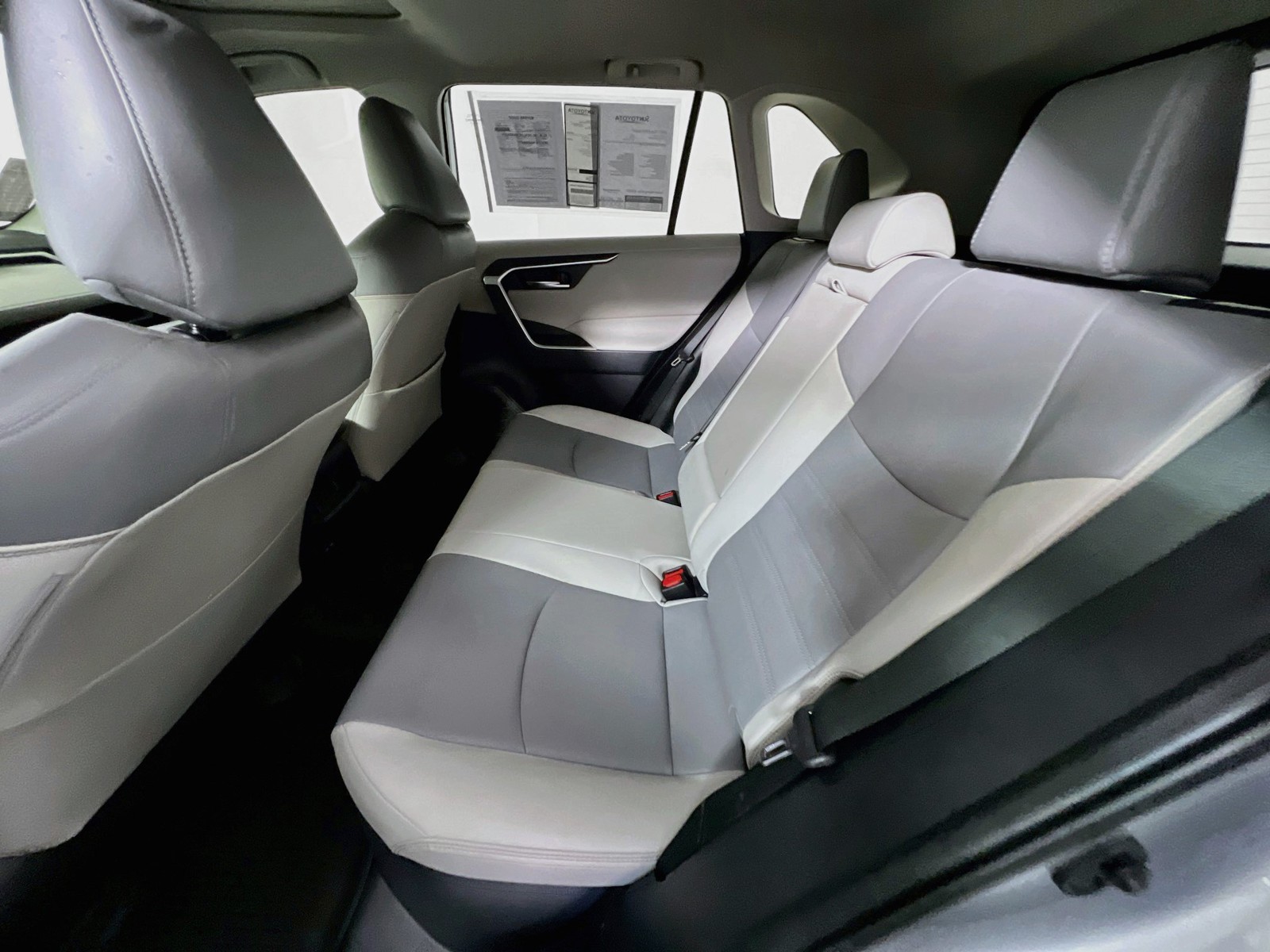 Used 2022 Silver Sky Metallic Toyota XLE Premium image 25