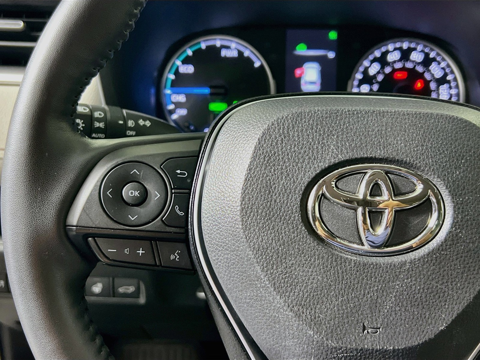 Used 2022 Silver Sky Metallic Toyota XLE Premium image 16
