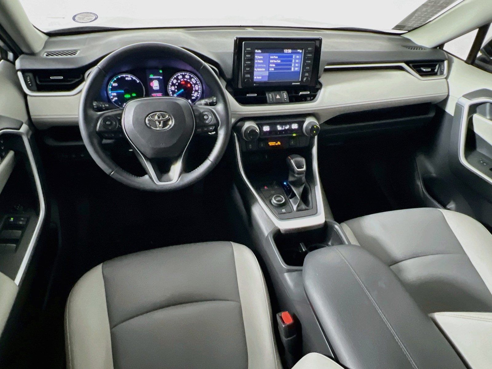 Used 2022 Silver Sky Metallic Toyota XLE Premium image 26