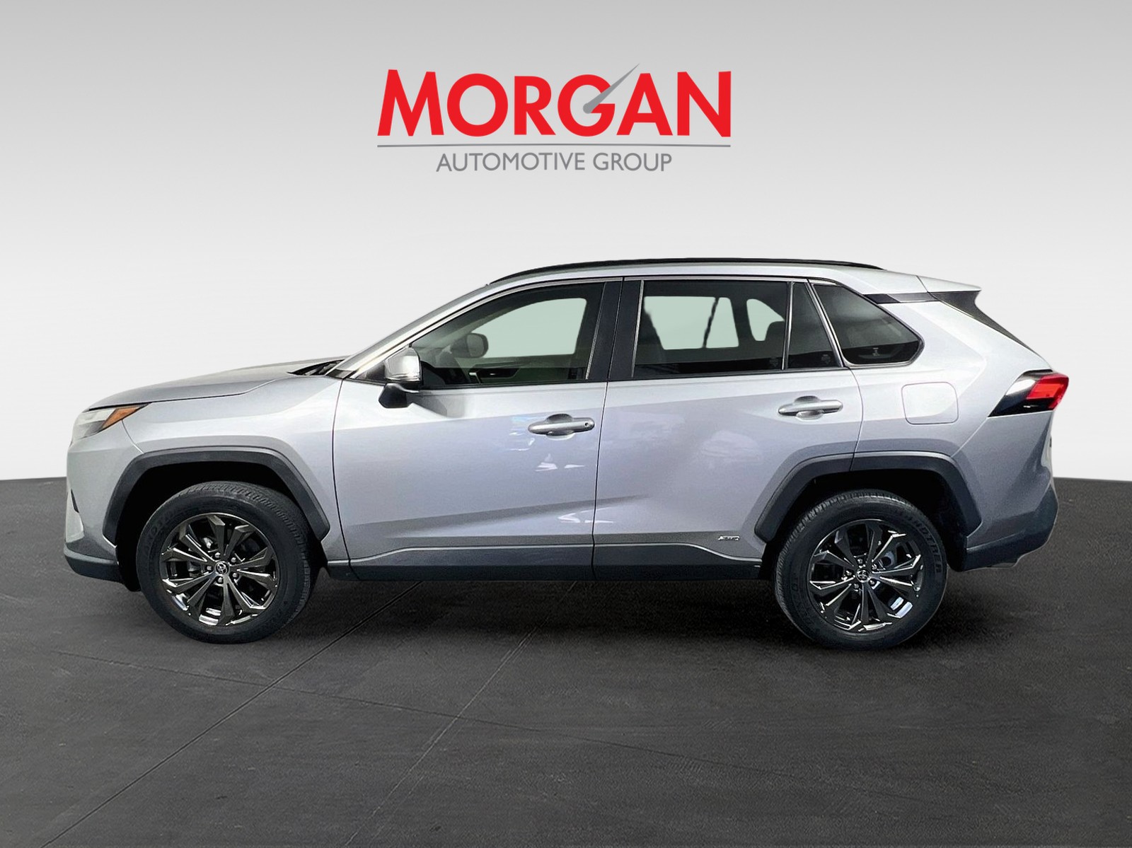 Used 2022 Silver Sky Metallic Toyota XLE Premium image 6