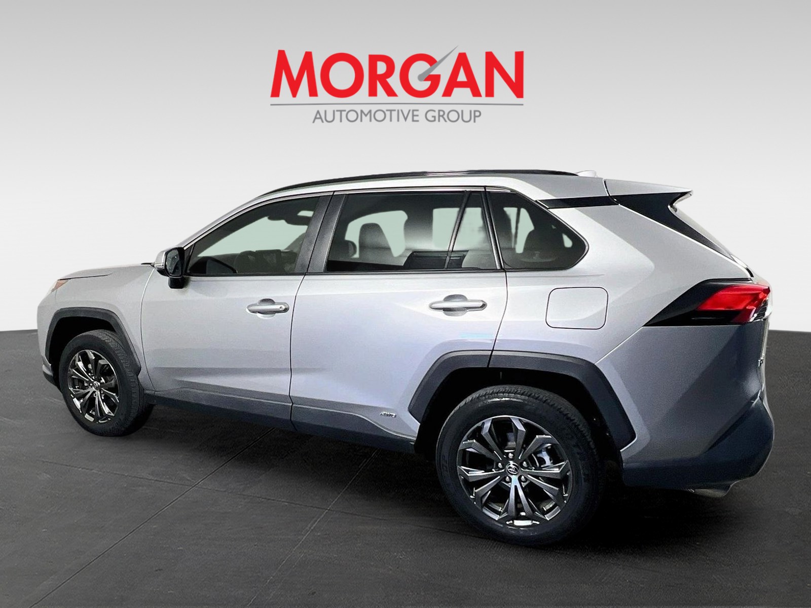 Used 2022 Silver Sky Metallic Toyota XLE Premium image 5