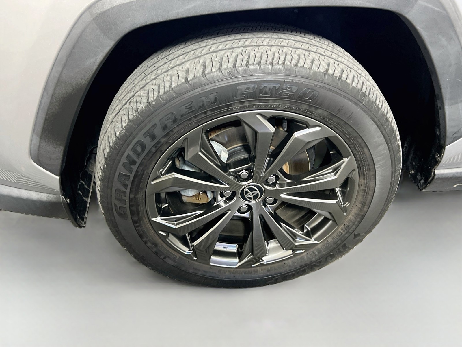 Used 2022 Silver Sky Metallic Toyota XLE Premium image 11