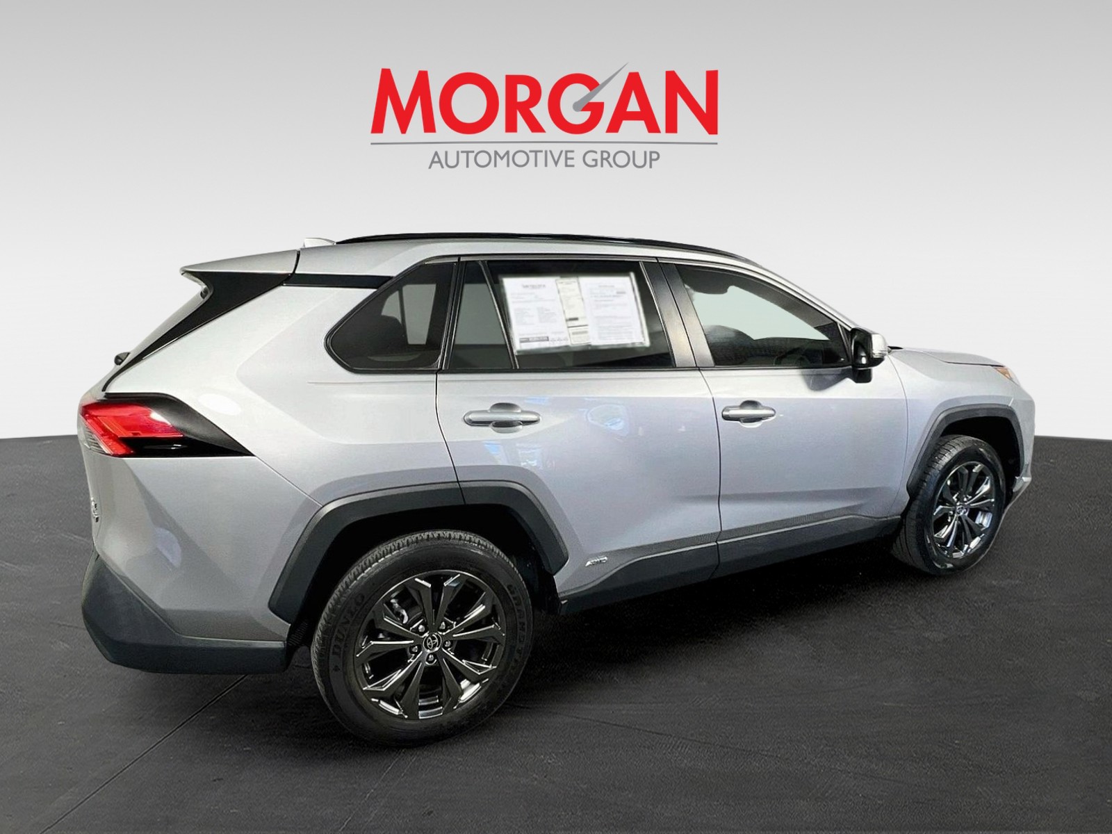 Used 2022 Silver Sky Metallic Toyota XLE Premium image 3
