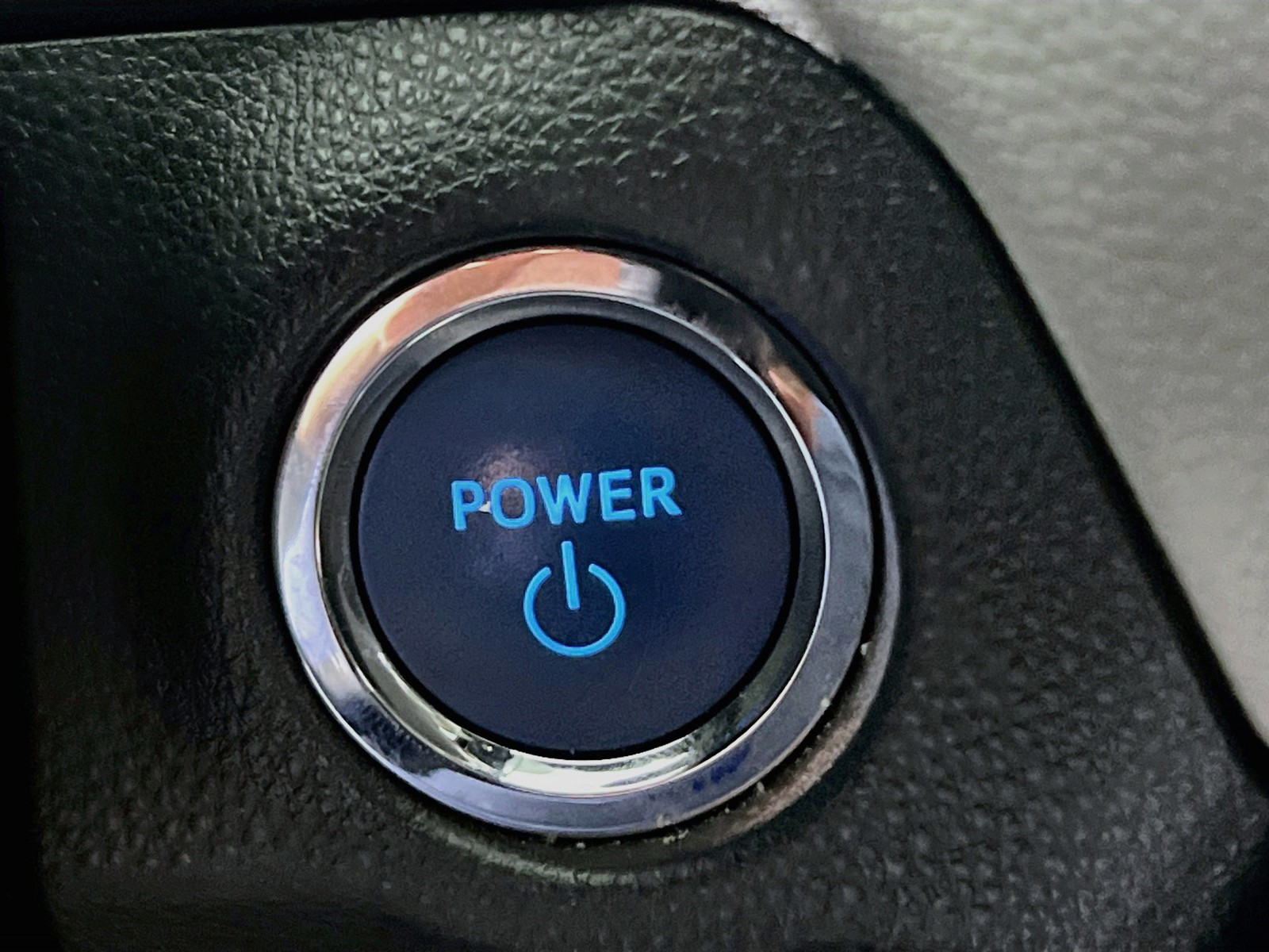 Used 2022 Silver Sky Metallic Toyota XLE Premium image 20