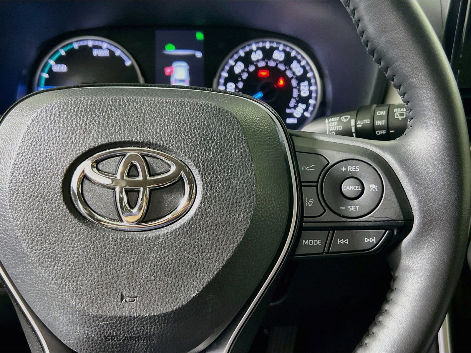 Used 2022 Silver Sky Metallic Toyota XLE Premium image 17