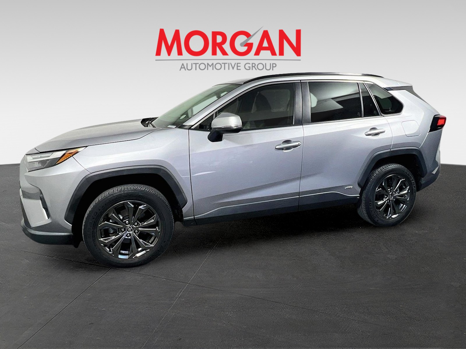 Used 2022 Silver Sky Metallic Toyota XLE Premium image 7