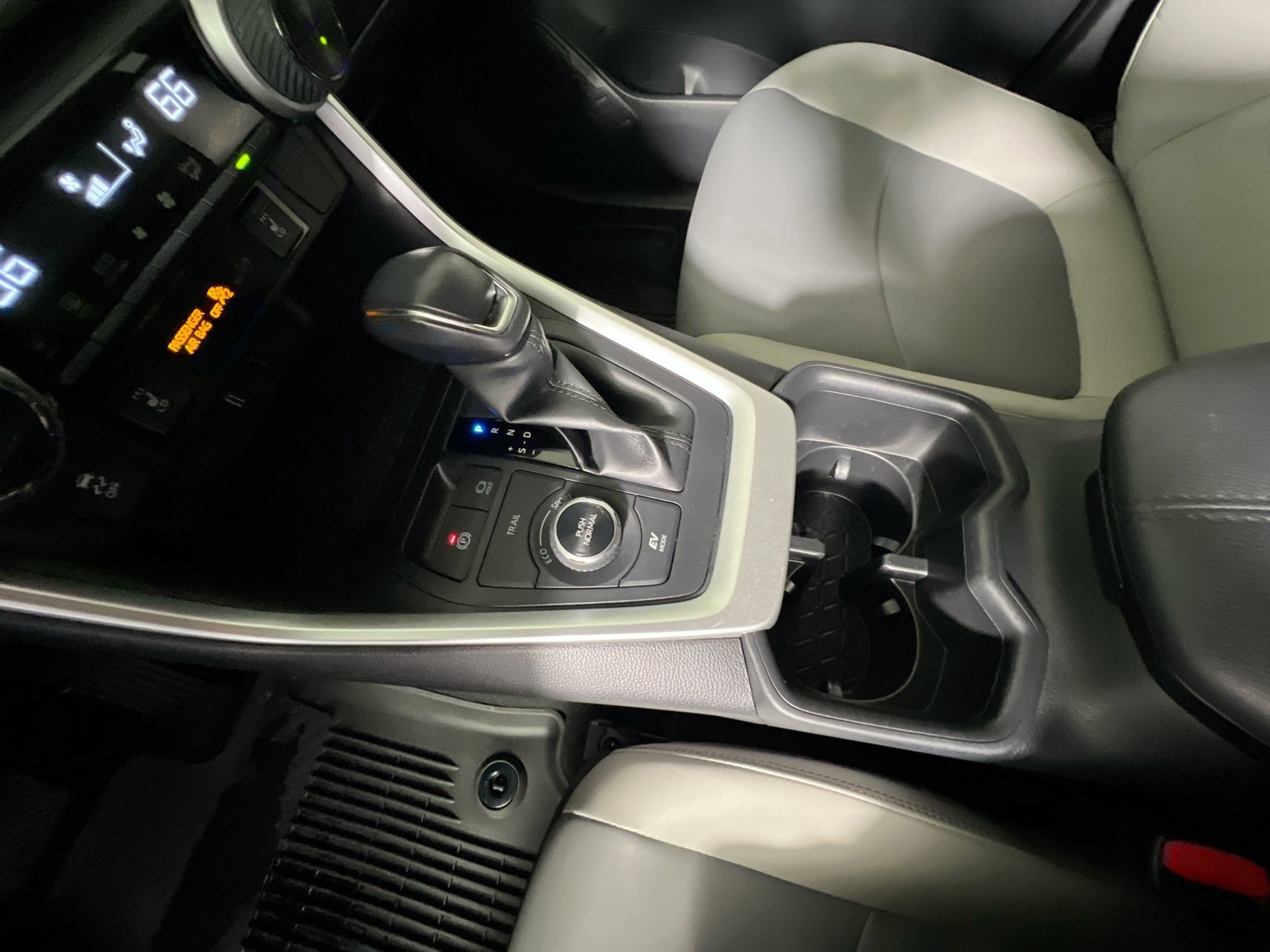 Used 2022 Silver Sky Metallic Toyota XLE Premium image 22