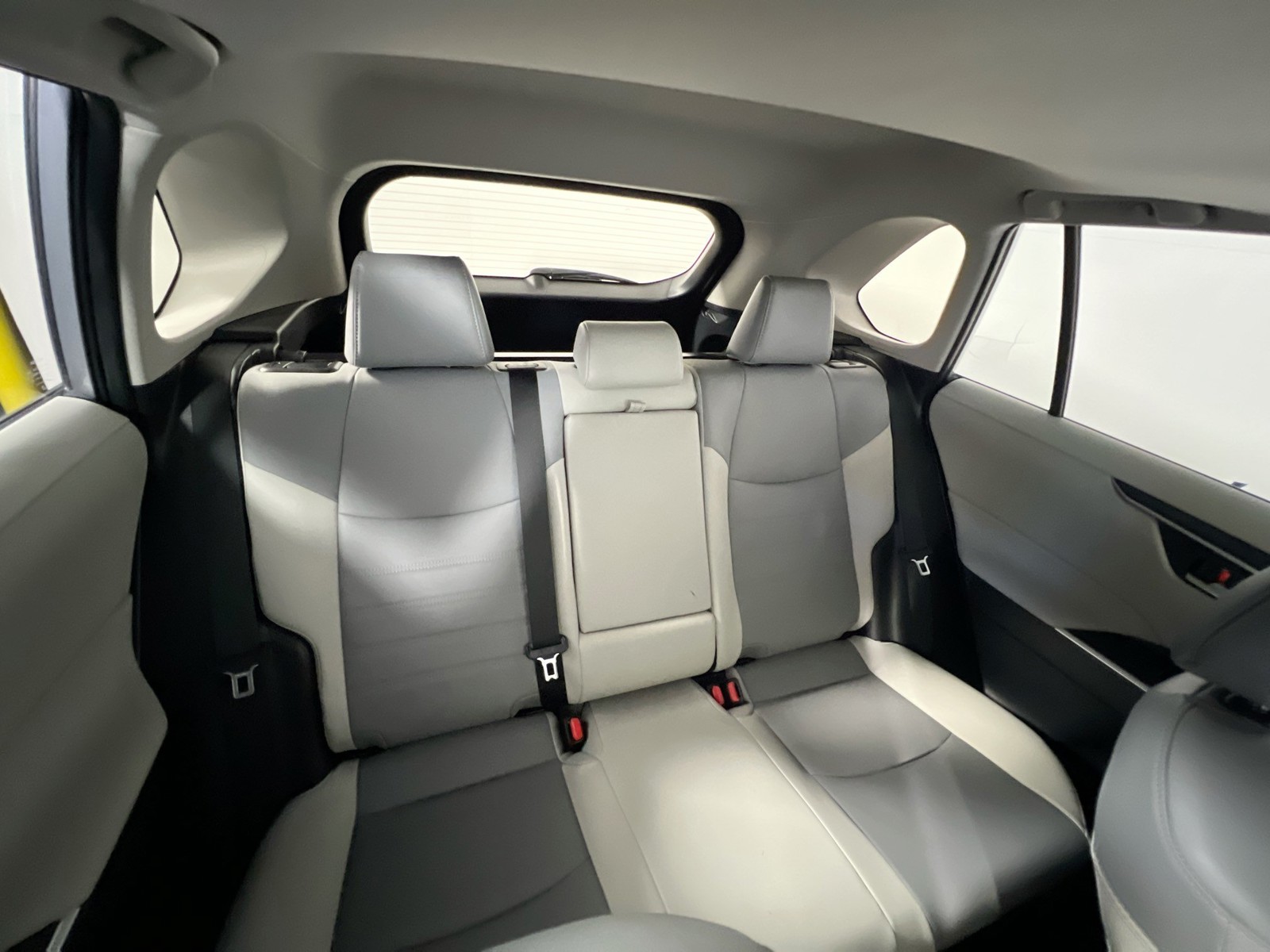 Used 2022 Silver Sky Metallic Toyota XLE Premium image 29