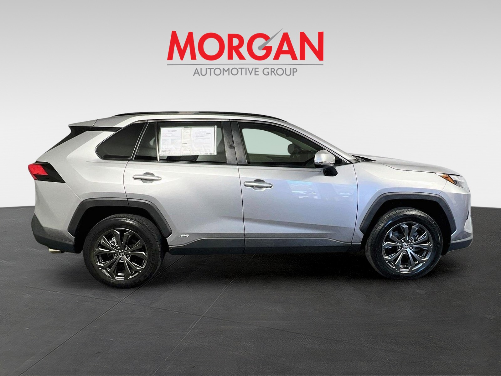 Used 2022 Silver Sky Metallic Toyota XLE Premium image 2