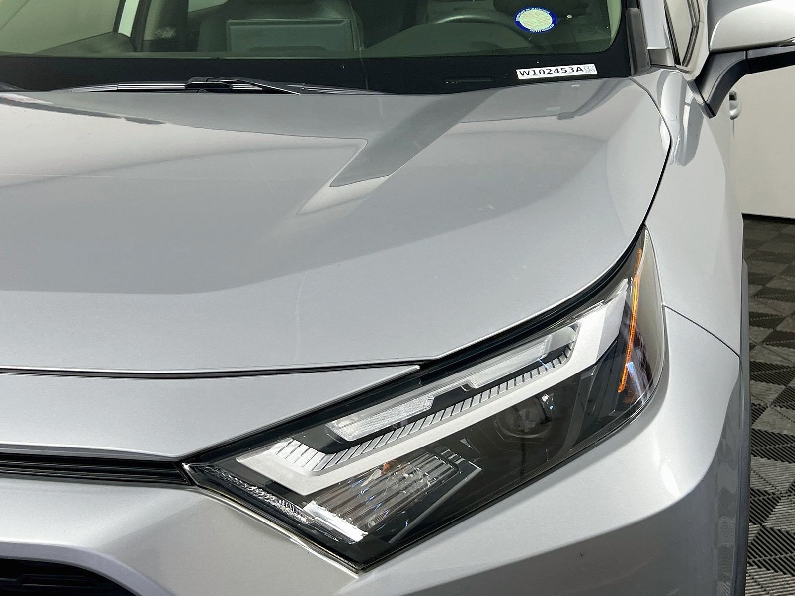 Used 2022 Silver Sky Metallic Toyota XLE Premium image 9