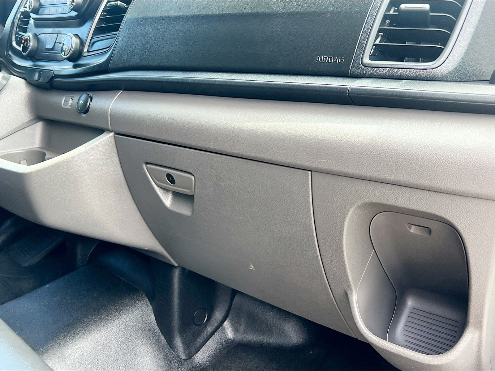 Used 2025 Oxford White Ford Base image 31