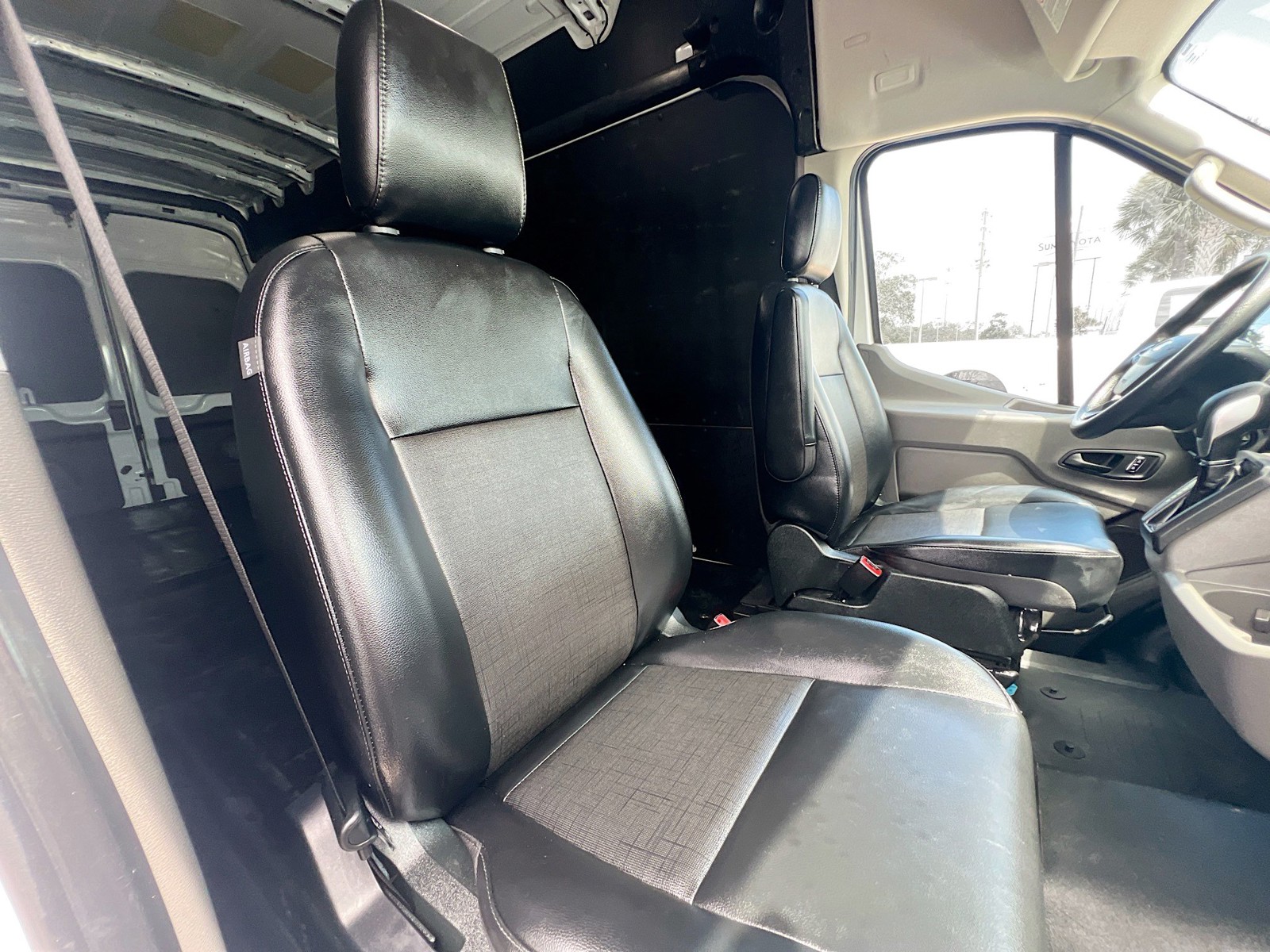 Used 2025 Oxford White Ford Base image 27