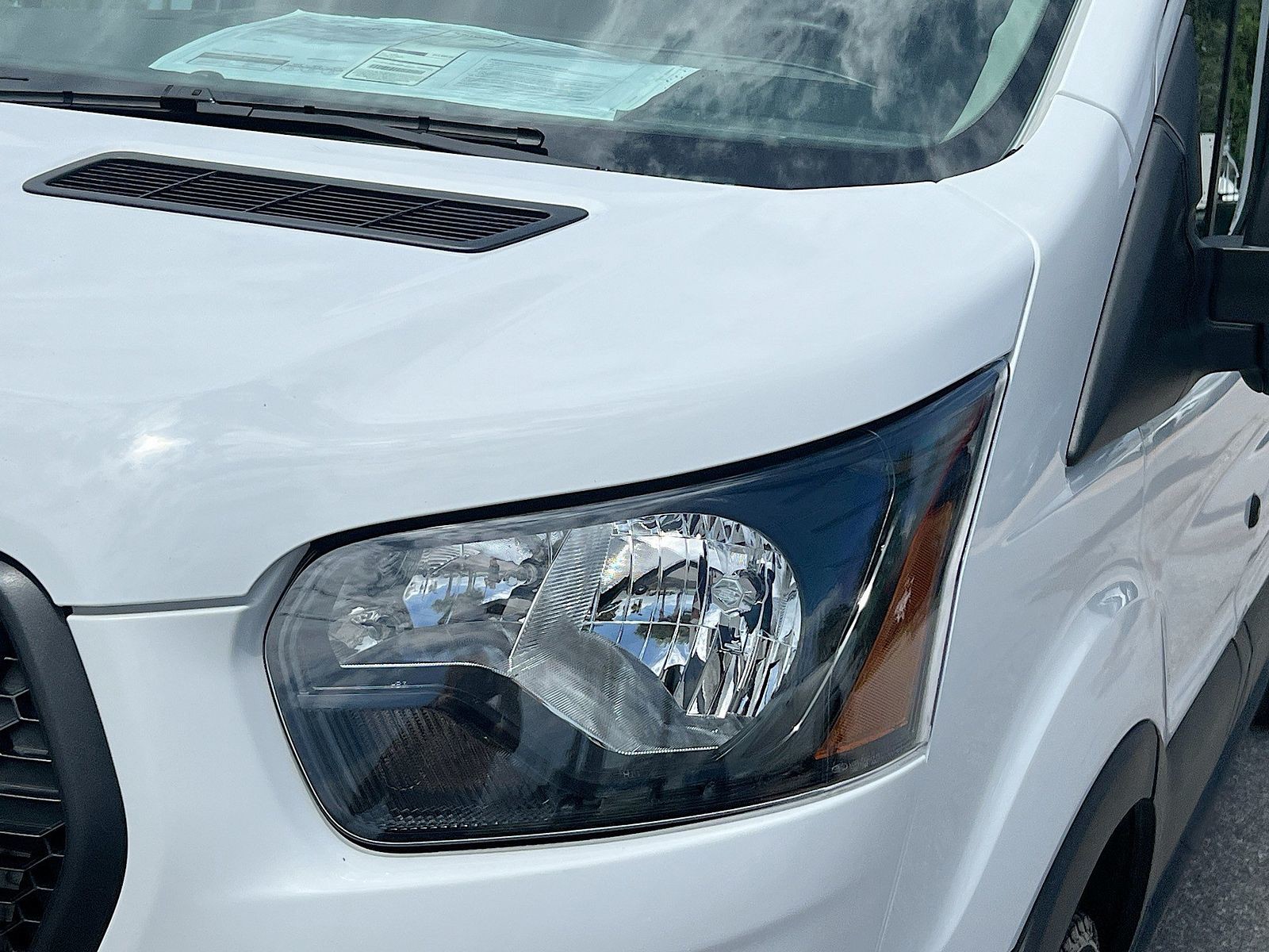 Used 2025 Oxford White Ford Base image 9