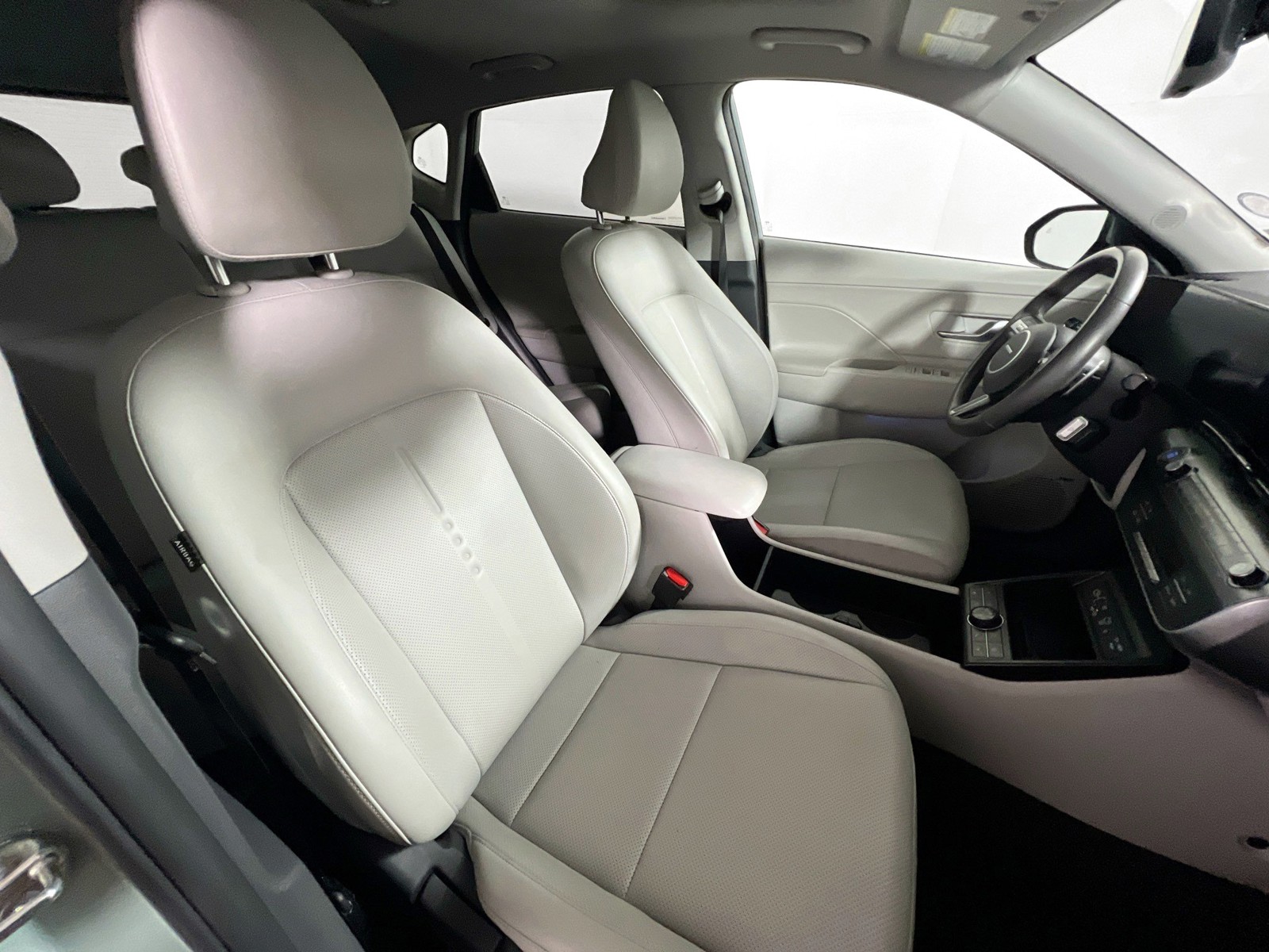 Used 2024 Mirage Green Hyundai Limited image 27