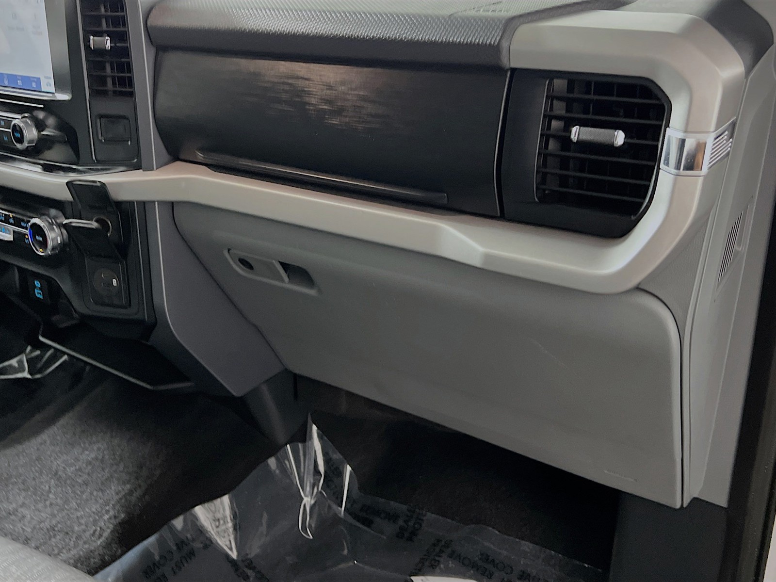 Used 2023 Oxford White Ford XLT image 31