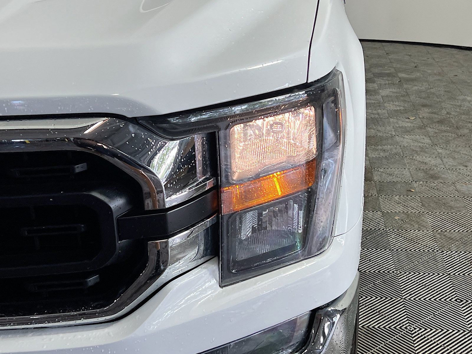Used 2023 Oxford White Ford XLT image 9